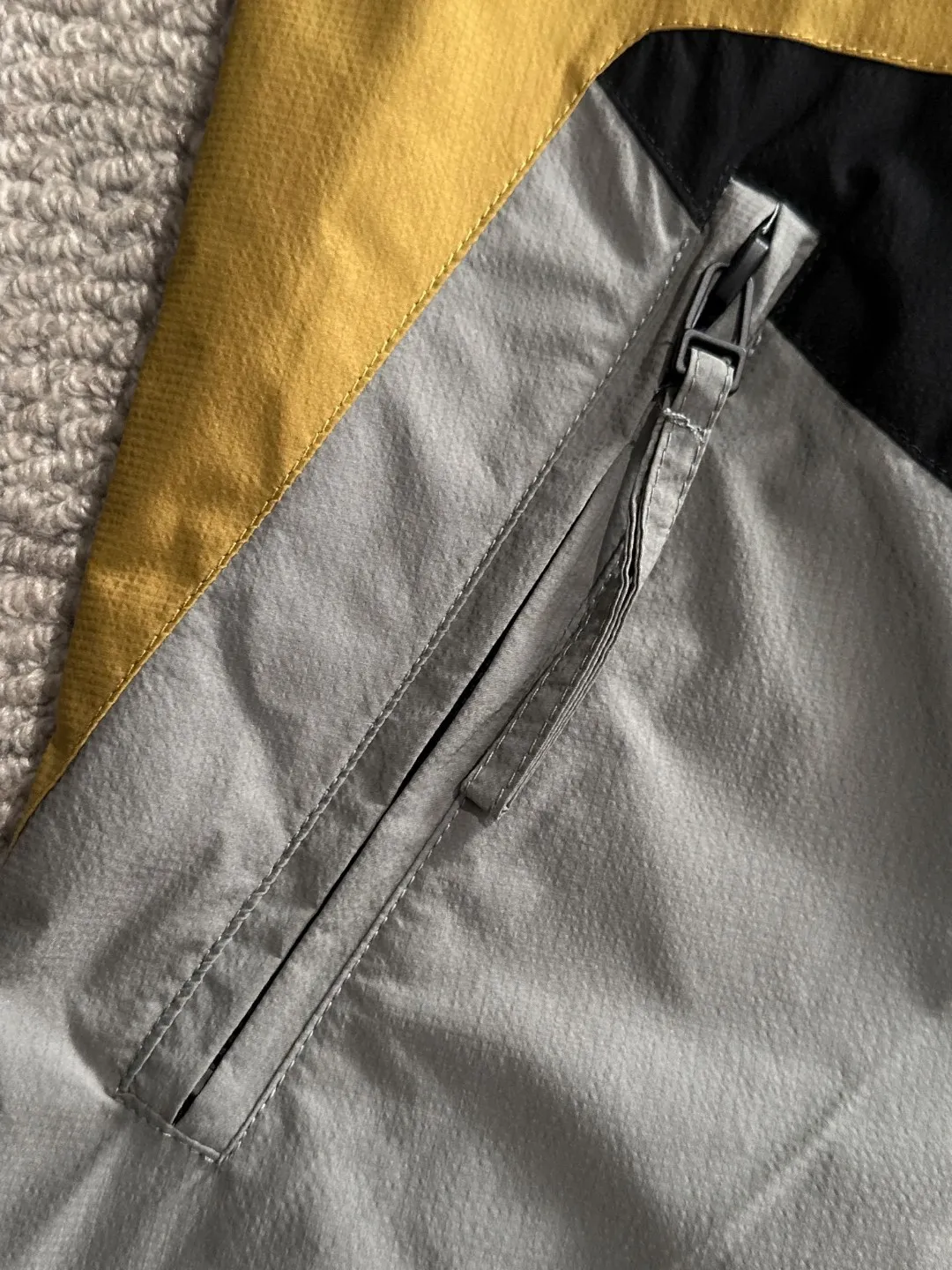 🅿️480 next day shipping Dior early spring 2025 latest zipper hooded windbreaker jacket. Custom-dyed nylon fabric, overall casual and upscale. The fabric texture is relatively thin, very light, and comfortable on the upper body, suitable for early autumn and spring wear. Simple lines, customized hardware zippers, elegant and concise style, light and comfortable to wear, extremely urban luxury and low-key elegance, with a casual and lazy feeling, the upper body effect is very good, quite wide and stylish, natural drape, simple and elegant! Top luxury classic style items, gentle It is high-end, quiet but full of power, perfectly conveying the brand's sense of trend and recognition. The upper body is super cool and stylish, and extremely luxurious, showing your rank, strength and taste from all aspects! The overall grade is even more obvious, the upper body is comfortable and unrestrained, and has a casual and loose effect. Sizes: M to 4XL.