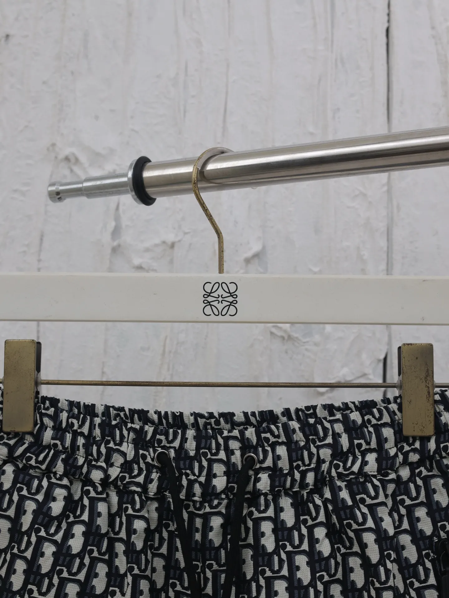 🅿️336 Dio*/Dior 25 new taffeta jacquard shorts are carefully made of taffeta technical jacquard fabric. They are equipped with a waist drawstring and side zipper pockets, which are unique. Decorated with gold oblique print. It refers back to the classic pattern launched by the brand in 1967. It can be matched with the skirt or top of the series to create a haute couture style. Size: S/M/L