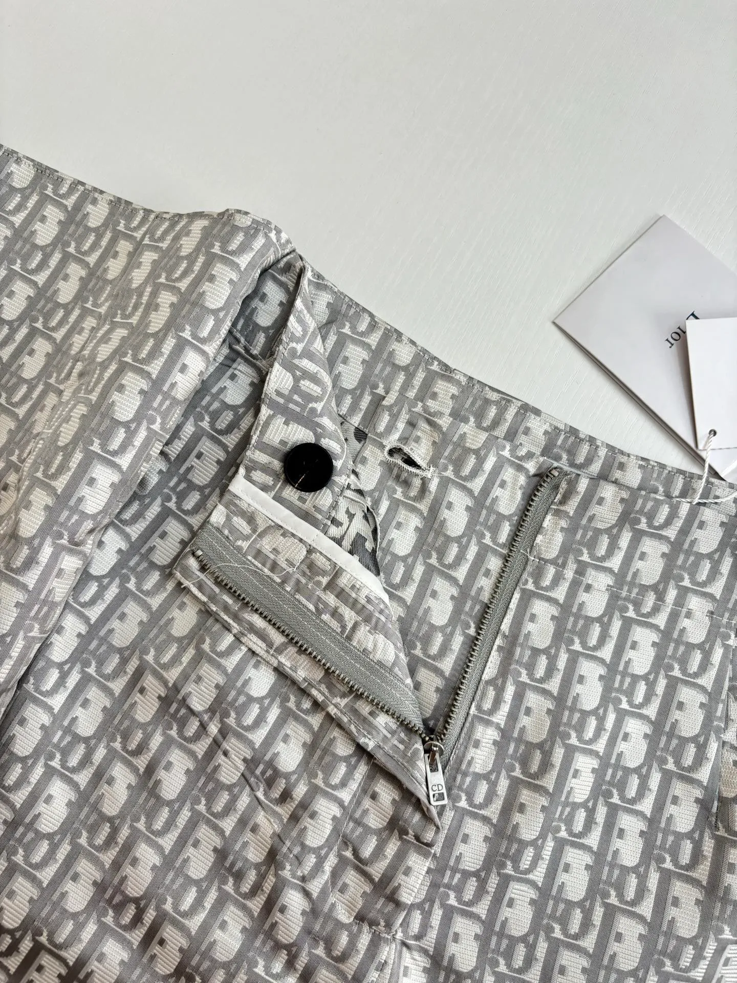 🅿️336 Dio*/Dior 25Ss new classic oblique jacquard fabric patch design culottes. Carefully made with technical taffeta jacquard fabric. Waist buckle decoration, one-piece tailoring for comfortable upper body, unique. The original customized version has all the details in place. Highly recommended, the upper body looks slimmer!  Size：S/M/L