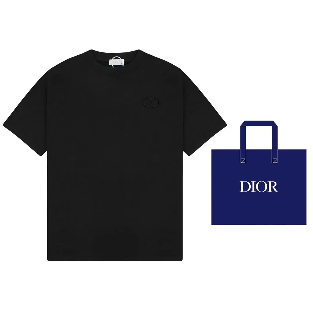 🅿️170 (➕5🉑with handbag) Dior Dior CD letter embroidered short-sleeved T-shirt. Customized 240g same vat dyed fabric. Very comfortable to touch. Latest brick cabinet synchronization for spring and summer. OS off-shoulder version. Fashionable and personalized. Super versatile and good-looking. Very suitable for both men and women. Must-have style. Tag. Collar label. Washed wheat. Complete with three labels. Style number: 23801. Color: black. Size: XS~L