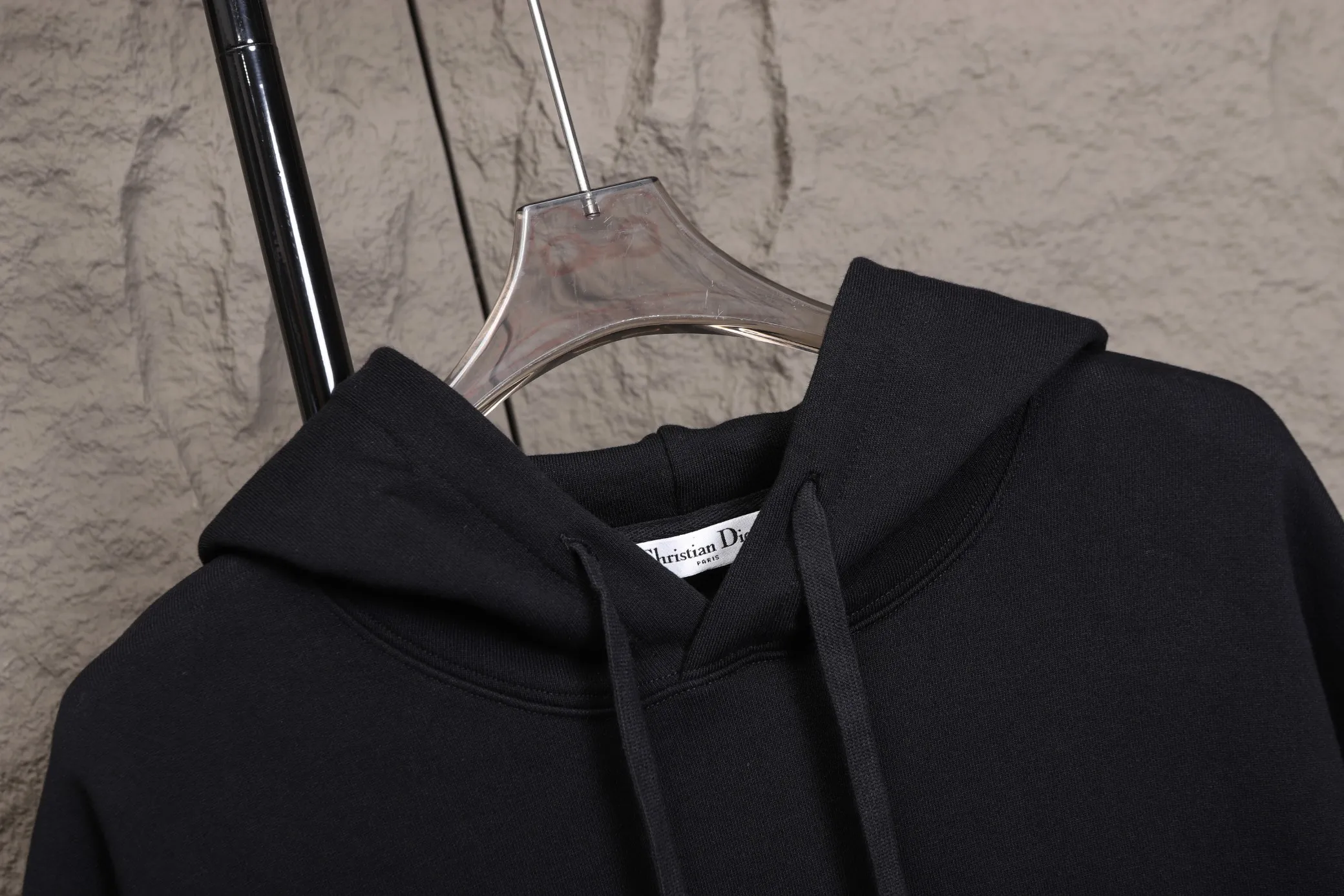 🅿️320 High quality new Dior hooded sweatshirt model number B31 * Made of 450 custom-woven and dyed high-gram weight tripe pure cotton sweatshirt fabric. The fabric feels thick and has a certain sense of self-weight. The bottom has a dense and rough terry texture. It is close to the skin and has excellent warmth retention. You will not feel any discomfort at all! *The color on the front chest is clear, with Selling's obvious logo added, and the lines are smooth and smooth without falling off and deforming when washed *This design is based on classics and simply and clearly shows the brand's high-end luxury identity. Same style for men and women 𝐂𝐎𝐋𝐎𝐔𝐑: black, white blue 𝐒𝐈𝐙𝐄: S- xl
