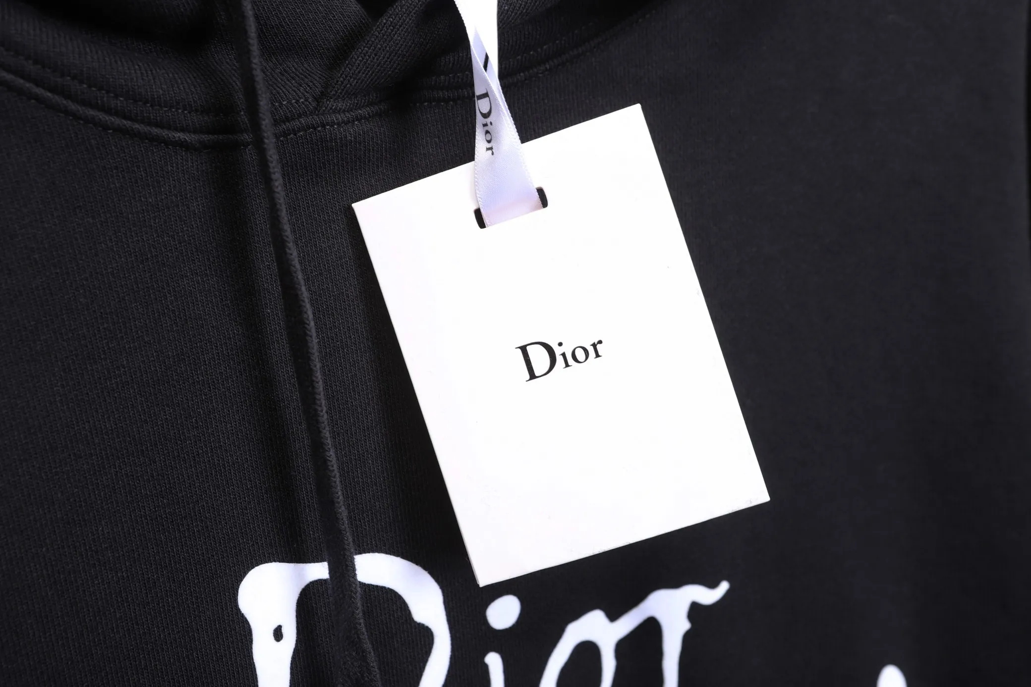 🅿️320 High quality new Dior hooded sweatshirt model number B31 * Made of 450 custom-woven and dyed high-gram weight tripe pure cotton sweatshirt fabric. The fabric feels thick and has a certain sense of self-weight. The bottom has a dense and rough terry texture. It is close to the skin and has excellent warmth retention. You will not feel any discomfort at all! *The color on the front chest is clear, with Selling's obvious logo added, and the lines are smooth and smooth without falling off and deforming when washed *This design is based on classics and simply and clearly shows the brand's high-end luxury identity. Same style for men and women 𝐂𝐎𝐋𝐎𝐔𝐑: black, white blue 𝐒𝐈𝐙𝐄: S- xl