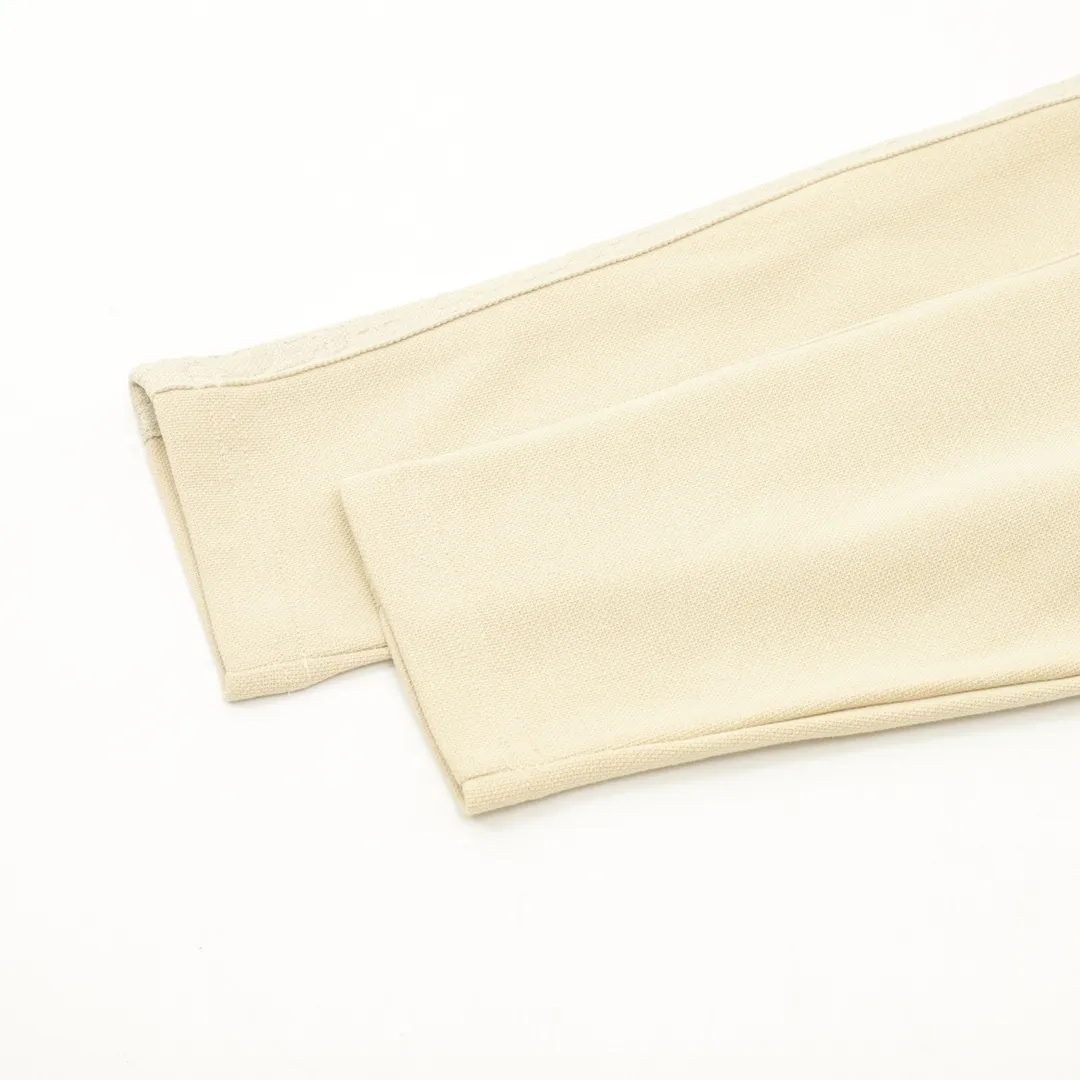 🅿️380 DIOR/Dior webbing embroidered lapel long-sleeved polo shirt is made of customized fabrics. DuPont Sorona material is added, which is skin-friendly, long-lasting antibacterial, anti-mite, and more washable. The cotton thread has been repeatedly processed to remove inferior coarse fibers and impurities, leaving only high-quality cotton fibers, making the fabric more advanced and classy. Environmentally friendly polishing enzyme technology gives the fabric a clean appearance and clear texture. Simple and exquisite! Full of sense of ceremony! Simple and luxurious, full of design! It gives people a simple but not boring feeling, creating a low-key and unique personalized fashion! Fine workmanship, compare with the counters! A highly recognizable long-sleeved style with great upper body effect!!! Super versatile! Same style for men and women. Size：S-L