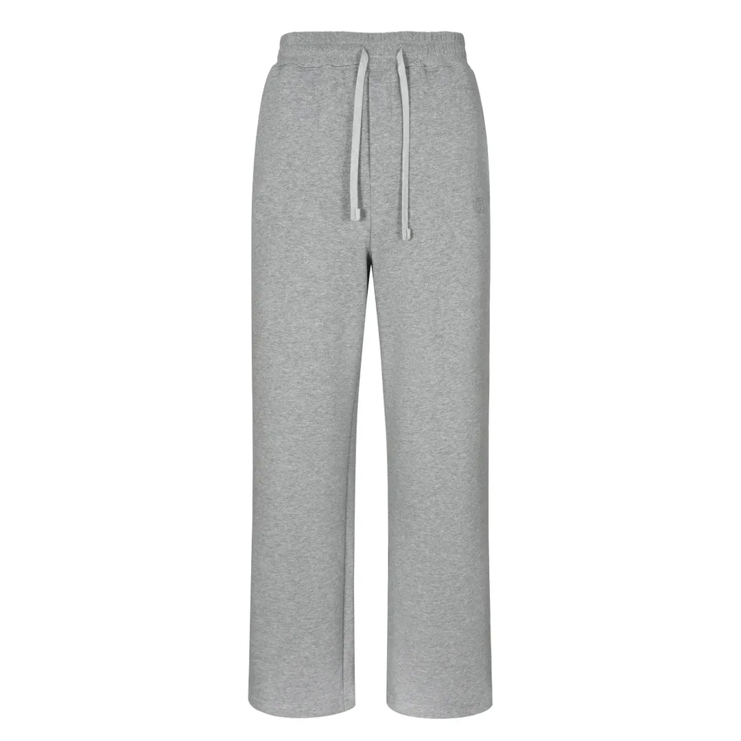🅿️420 CD 24FW solid color trousers with logo embroidery (grey). Originally purchased for 19,000. The fabric is made of 360g custom-dyed floral gray fleece fabric. The inner velvet layer is white. It is a double-piece fabric with a thick, smooth and delicate texture. The side pockets are decorated with the CD logo pattern, which is made of fixed-dyed matte embroidery thread and Tajima machine 10,000-needle embroidery. It is a precision stitch embroidery process. The embroidery is very fine and dense, and the letter pattern outlines the design clearly. Made of hemmed strips on both sides corresponding to the original version, these are compact solid-color cotton trousers with regular-fit, standard-length, mid-rise, straight-leg trousers to modify the leg lines and highlight the slenderness of the leg lines. The three-label accessories are complete and the upper body is casual and versatile. Size:S-M-L-XL