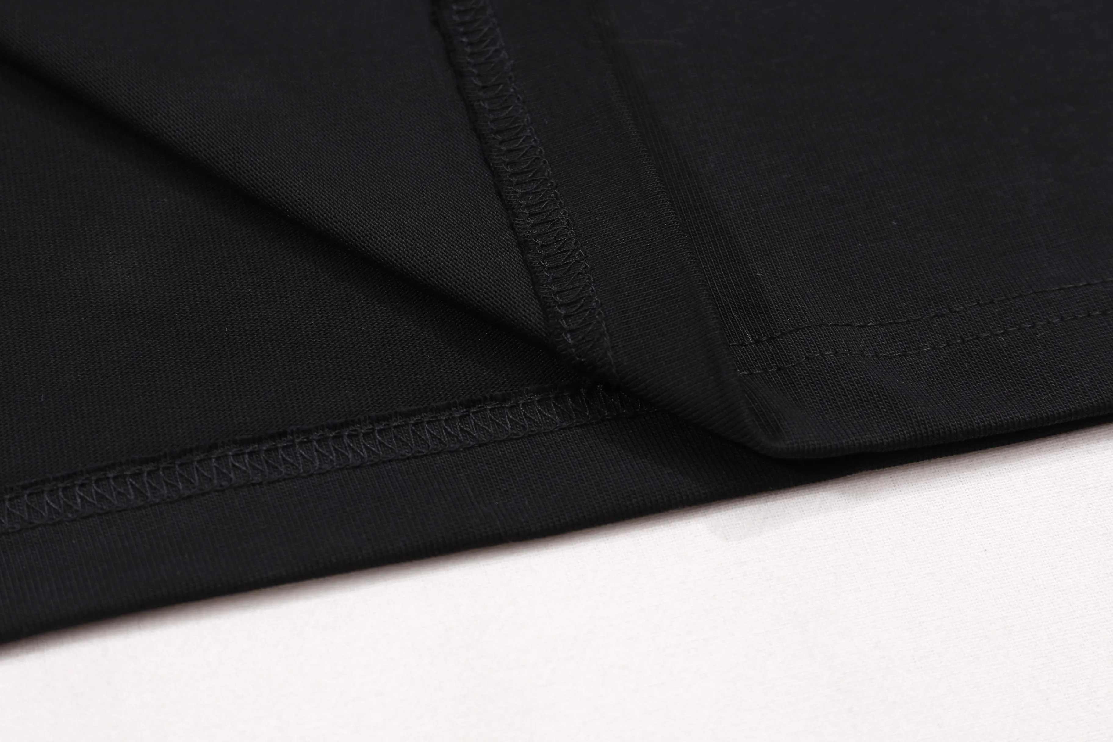 🅿️180 Correct version of high-quality CD / New handwritten signature loose fit T-shirt Fabric: 21S double yarn cotton cover Color: black, white This T-shirt is decorated with a handwritten style Christian 1947 flocking logo, highlighting Mr. Dior’s signature and the year the Dior brand launched its first collection. Crafted from black cotton jersey in a relaxed fit, it features a classic ribbed crew neck. Can enhance all kinds of casual outfits. SIZE：XS S M L