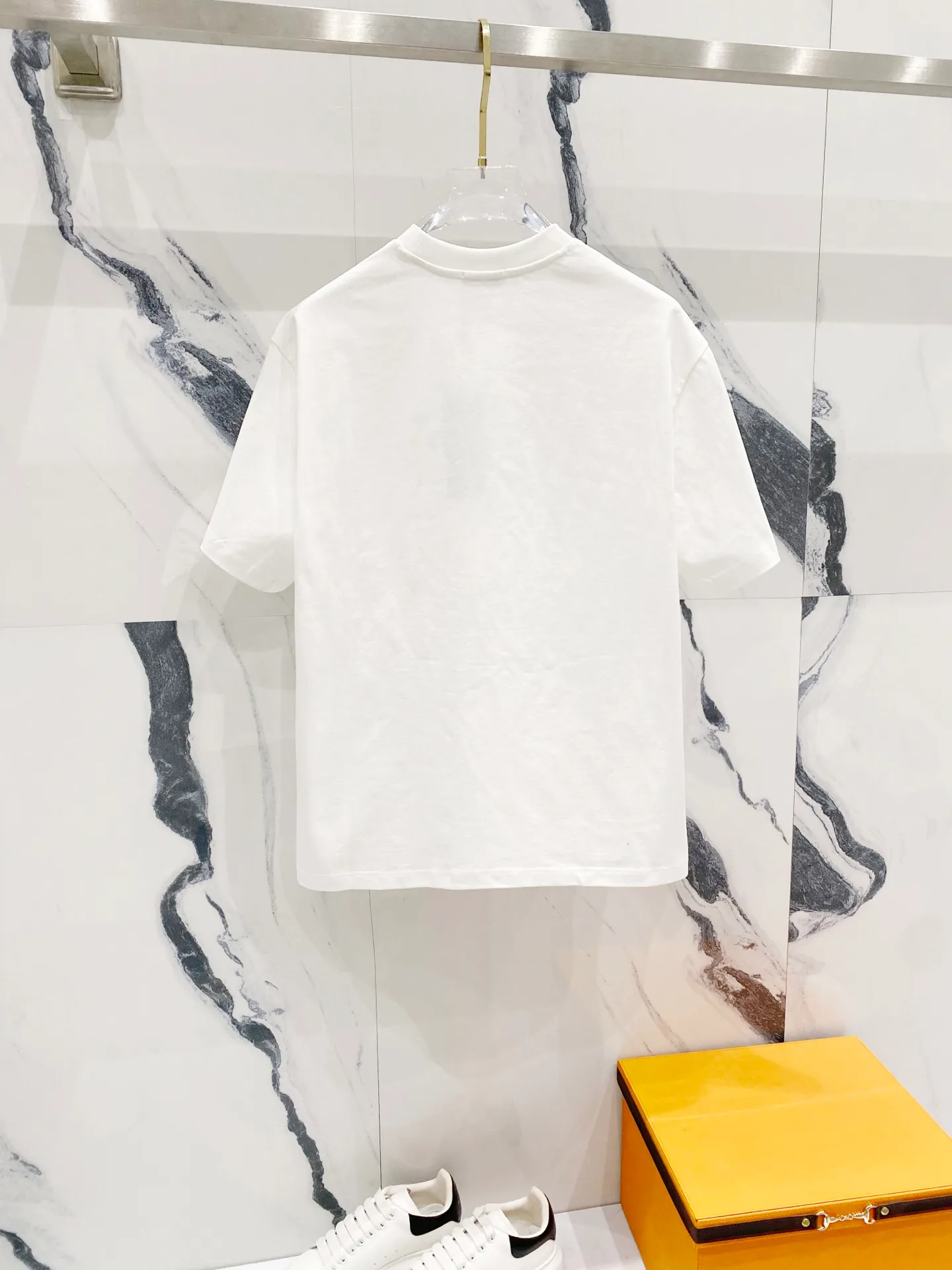 🅿️200 DIOR 320g round neck short-sleeved T-shirt, simple floral CD letter small label embroidery🪡LOGO logo, official synchronization, 1:1 original mold opening, fashionable personality, versatile trend, pure original quality, original washed fabric, tag, collar label, washed wheat, complete three standards, color: black, white. Size: S-XL