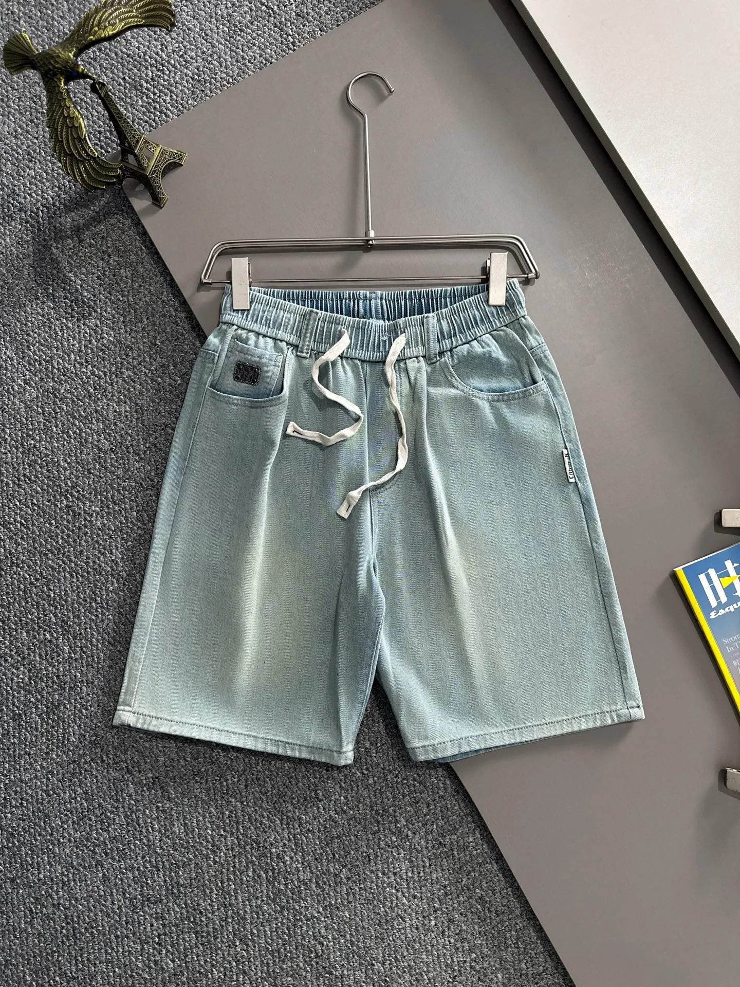 🅿️330 Dior 2025 summer new jeans denim shorts are produced using imported Japanese Denim plain cotton denim fabrics, complete with three standards, and the top stonewashing process makes the texture reach the old taste of the 1980s, soft, delicate, comfortable and breathable.