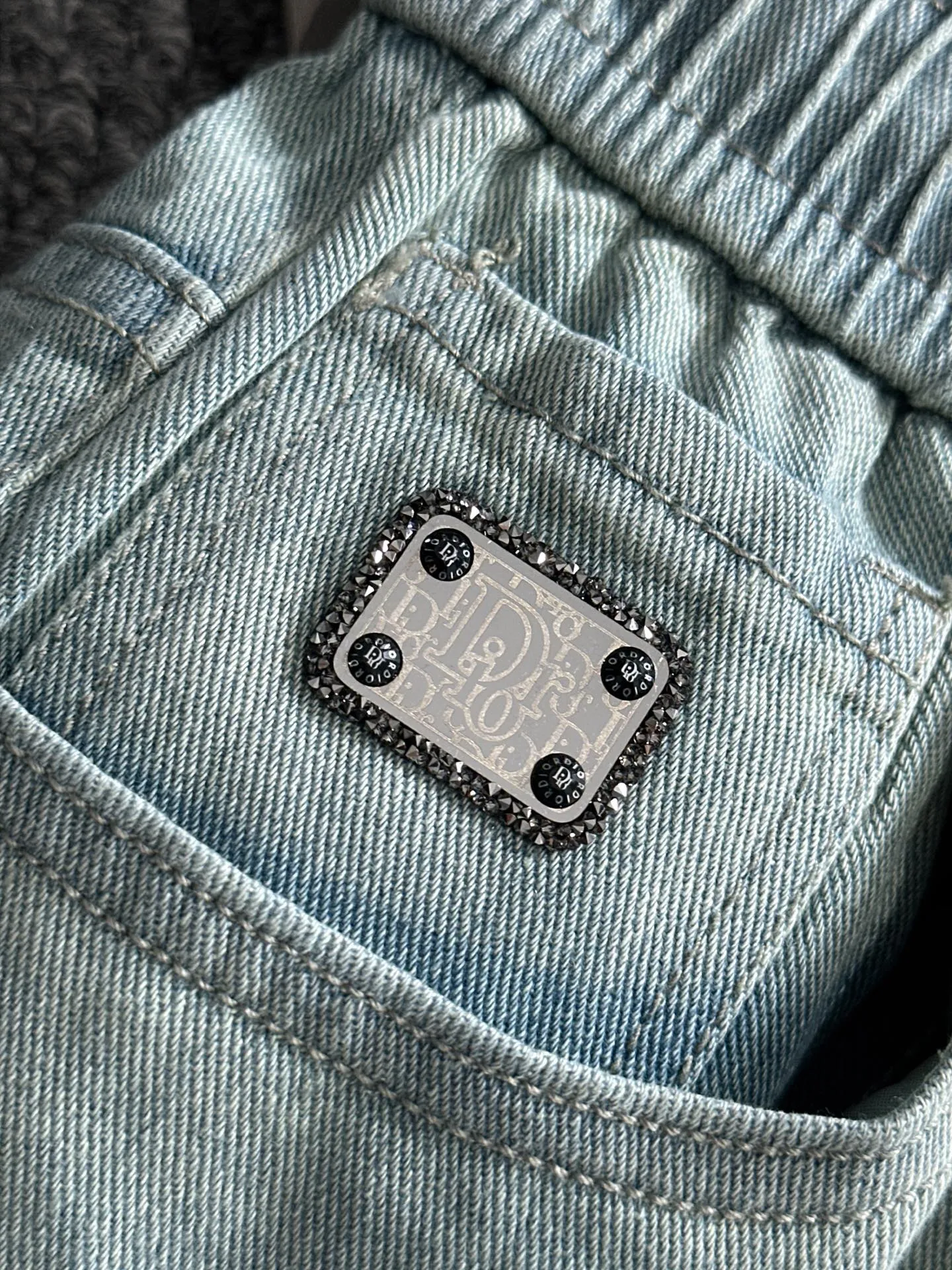 🅿️330 Dior 2025 summer new jeans denim shorts are produced using imported Japanese Denim plain cotton denim fabrics, complete with three standards, and the top stonewashing process makes the texture reach the old taste of the 1980s, soft, delicate, comfortable and breathable.