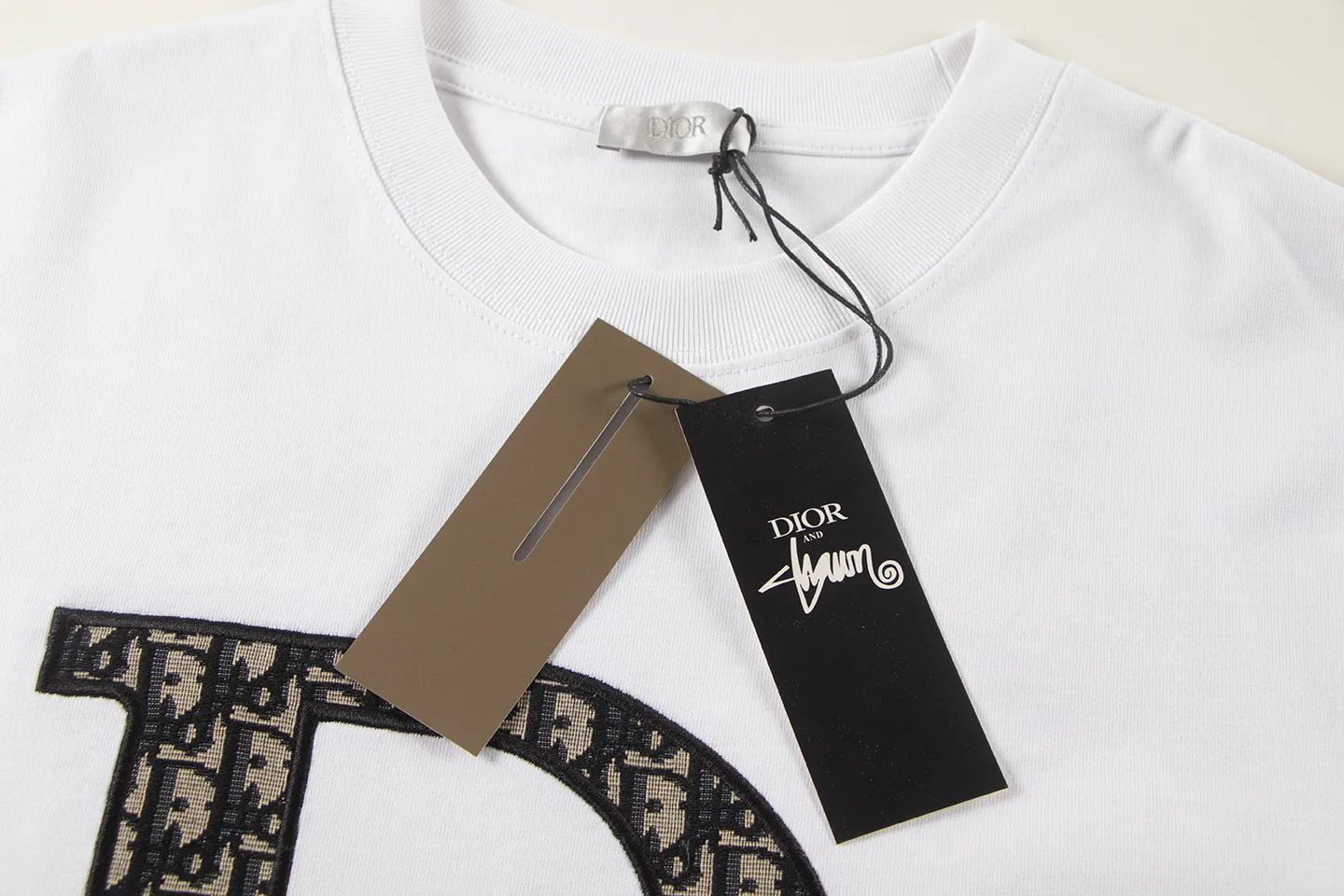 🅿️160 Dior*2025 latest short-sleeved material: high version 300g double yarn combed cotton Size: S M L XL Color: black white Style number: W2605