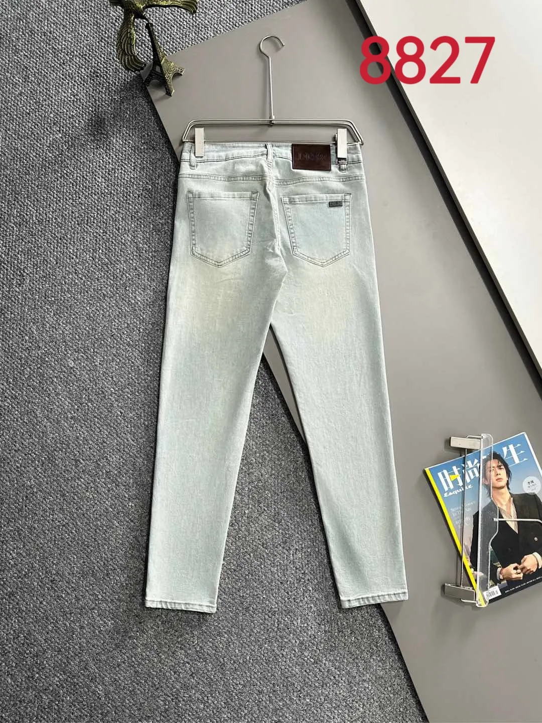 🅿️400 Dior 2025 summer slim-fitting jeans trousers, woven from imported Japanese Denim plain cotton denim fabric, complete with three standards, simple yet elegant, soft, delicate and comfortable, versatile and fashionable upper body! Light luxury, a must-have item for daily commuting! 8827 code number: 28-38 (please state your height and weight when placing an order)