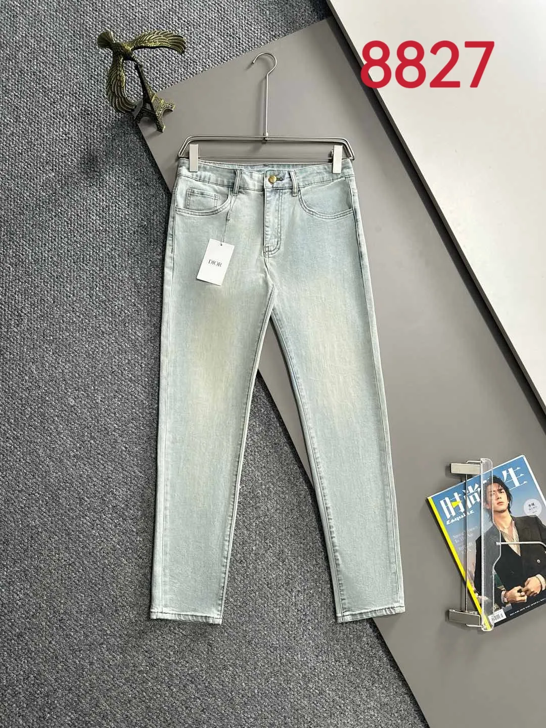 🅿️400 Dior 2025 summer slim-fitting jeans trousers, woven from imported Japanese Denim plain cotton denim fabric, complete with three standards, simple yet elegant, soft, delicate and comfortable, versatile and fashionable upper body! Light luxury, a must-have item for daily commuting! 8827 code number: 28-38 (please state your height and weight when placing an order)
