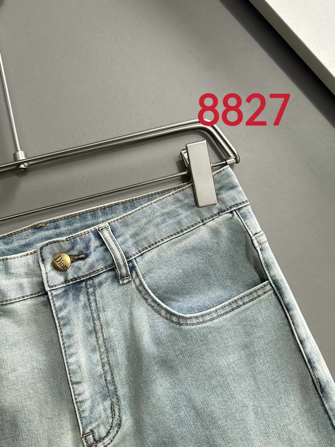 🅿️400 Dior 2025 summer slim-fitting jeans trousers, woven from imported Japanese Denim plain cotton denim fabric, complete with three standards, simple yet elegant, soft, delicate and comfortable, versatile and fashionable upper body! Light luxury, a must-have item for daily commuting! 8827 code number: 28-38 (please state your height and weight when placing an order)
