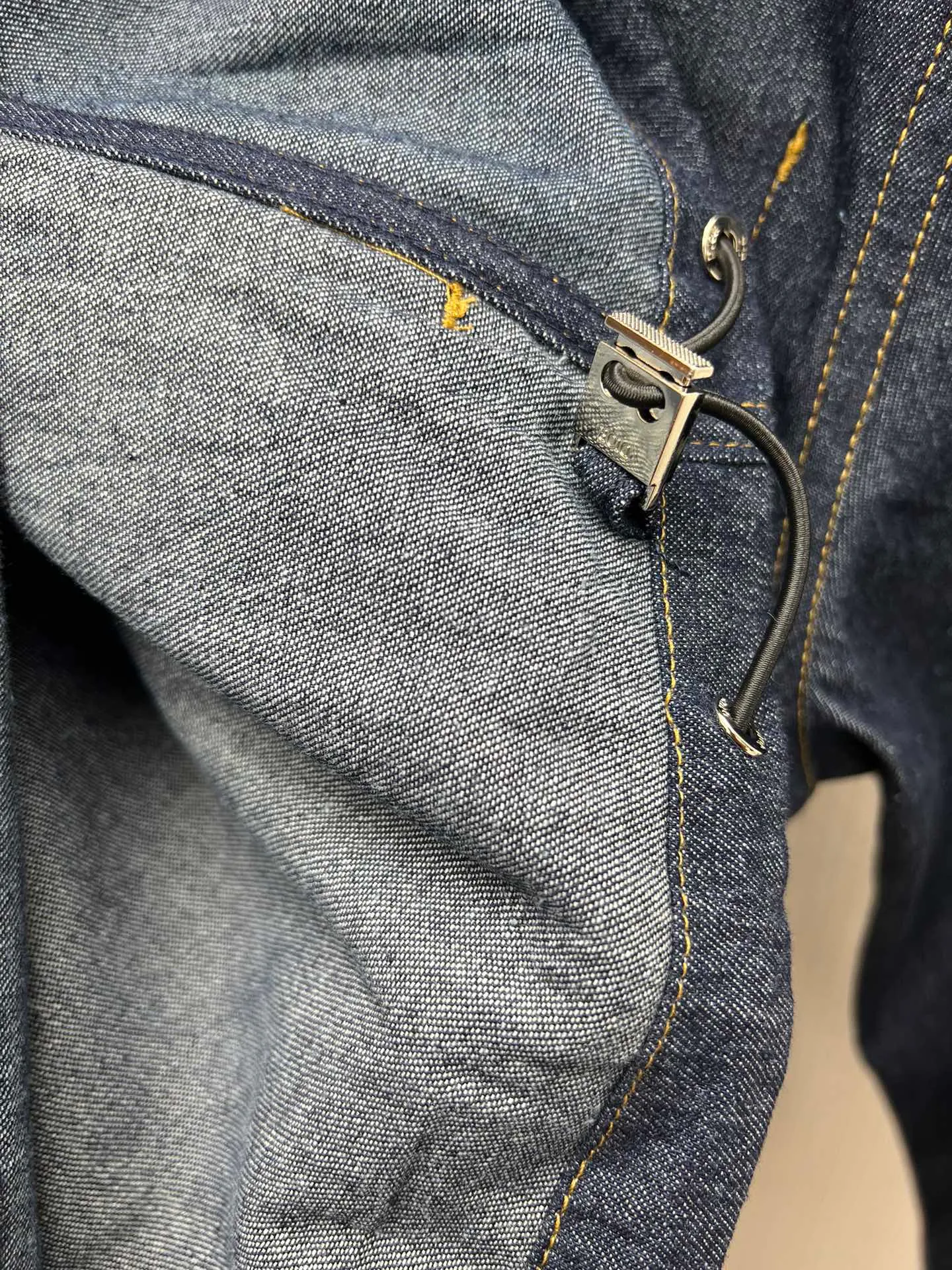 🅿️500 Dior 25ss new short jacket is a new product of the 2025 winter men's wear series. It is decorated with the Dior love logo inspired by the Dior archives, paying tribute to Dior's heritage. Crafted from new navy blue cotton denim that's lightweight and soft, perfect for this season. Pair with jeans from the same collection for a sophisticated look. Number of yards: 38.39.40.41.