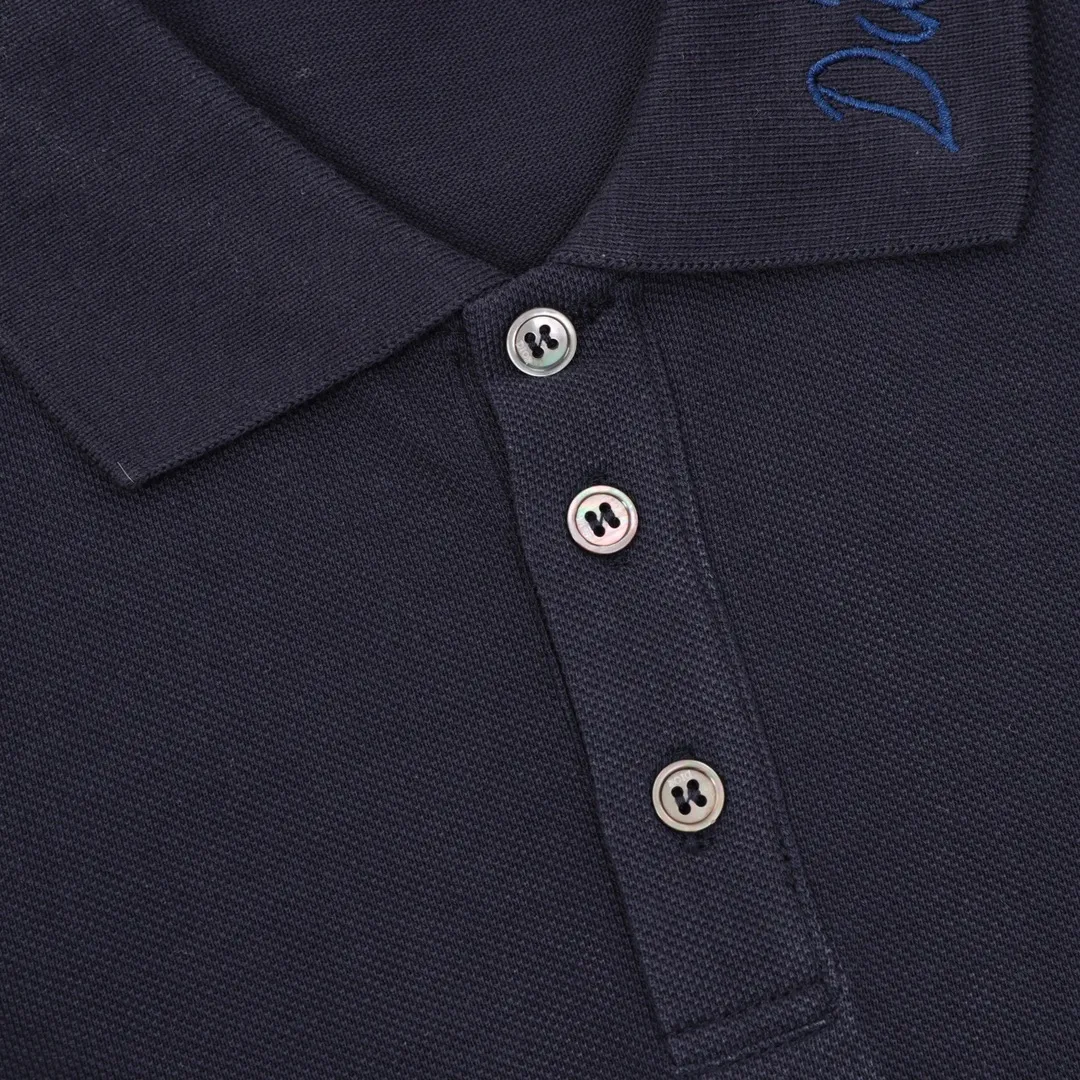 🅿️270 DIOR/Dior Little Bee embroidered LOGO short-sleeved POLO shirt is made of cotton pique mesh fabric, custom-made material 260g long-staple cotton, the collar is made of a dual-system jacquard custom-made flat machine, elastic and non-deformable, all the clothes are bound with native cloth, double-layered front chest, no open stitching, no loose edges, cuffs, front chest bottom, shoulder seams and boning, three labels for customized accessories! Fashionable and versatile, if you want to wear a fashionable street style, many bloggers on Xiaohongshu recommend this Polo shirt at the right time. The details are more careful to strengthen the collar shape, and it will not deform after being worn and washed for a long time. It is absolutely high-quality and perfect! size：S-L