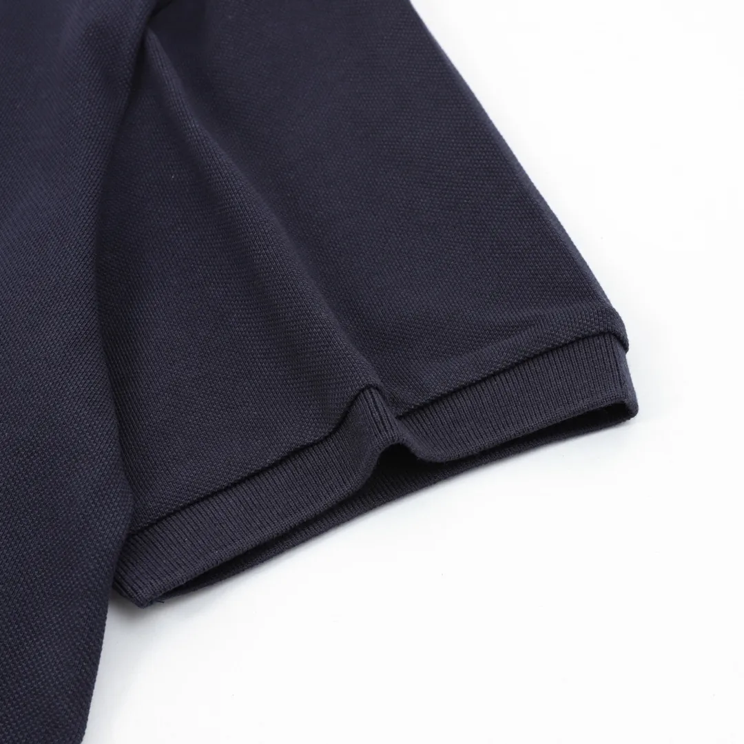 🅿️270 DIOR/Dior Little Bee embroidered LOGO short-sleeved POLO shirt is made of cotton pique mesh fabric, custom-made material 260g long-staple cotton, the collar is made of a dual-system jacquard custom-made flat machine, elastic and non-deformable, all the clothes are bound with native cloth, double-layered front chest, no open stitching, no loose edges, cuffs, front chest bottom, shoulder seams and boning, three labels for customized accessories! Fashionable and versatile, if you want to wear a fashionable street style, many bloggers on Xiaohongshu recommend this Polo shirt at the right time. The details are more careful to strengthen the collar shape, and it will not deform after being worn and washed for a long time. It is absolutely high-quality and perfect! size：S-L
