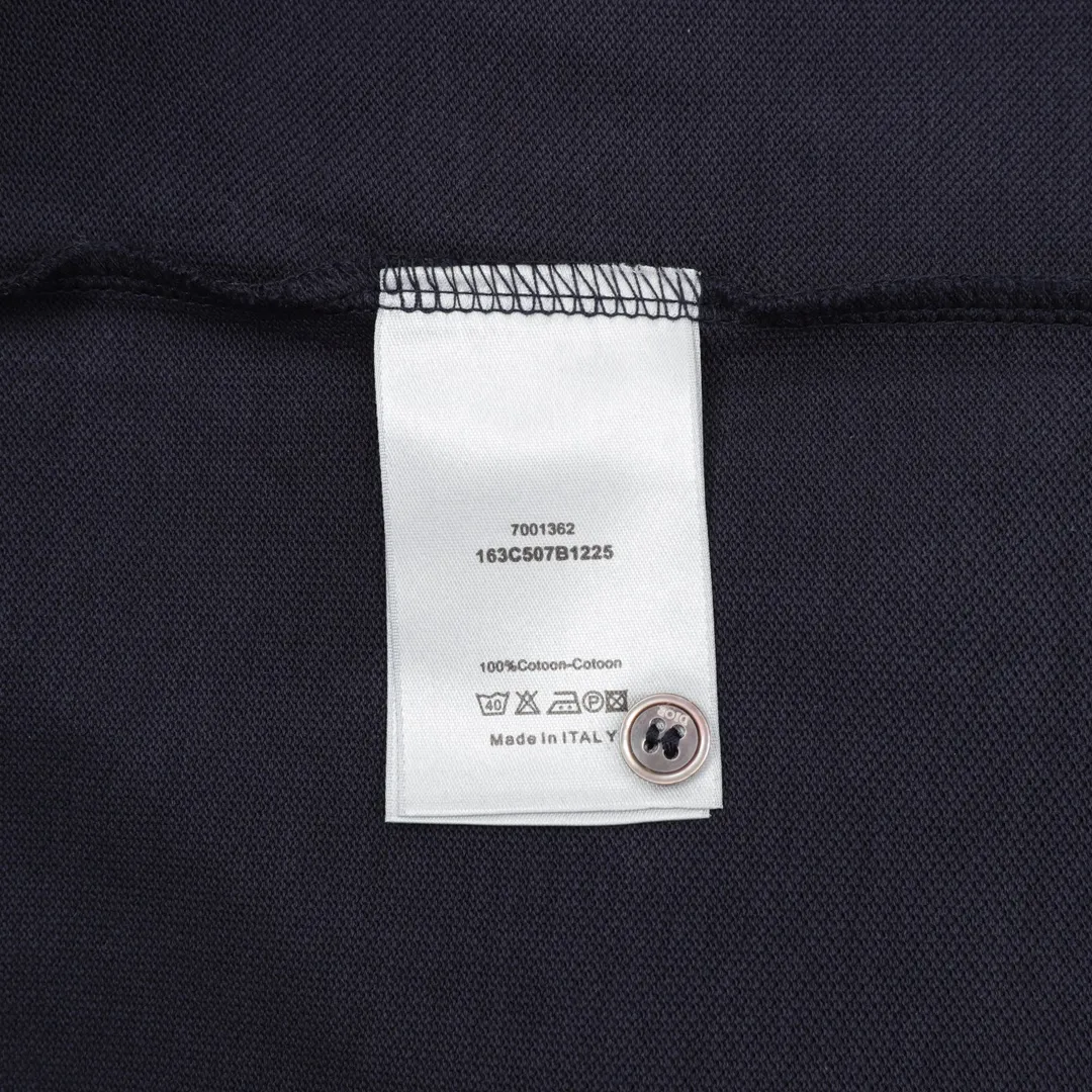 🅿️270 DIOR/Dior Little Bee embroidered LOGO short-sleeved POLO shirt is made of cotton pique mesh fabric, custom-made material 260g long-staple cotton, the collar is made of a dual-system jacquard custom-made flat machine, elastic and non-deformable, all the clothes are bound with native cloth, double-layered front chest, no open stitching, no loose edges, cuffs, front chest bottom, shoulder seams and boning, three labels for customized accessories! Fashionable and versatile, if you want to wear a fashionable street style, many bloggers on Xiaohongshu recommend this Polo shirt at the right time. The details are more careful to strengthen the collar shape, and it will not deform after being worn and washed for a long time. It is absolutely high-quality and perfect! size：S-L