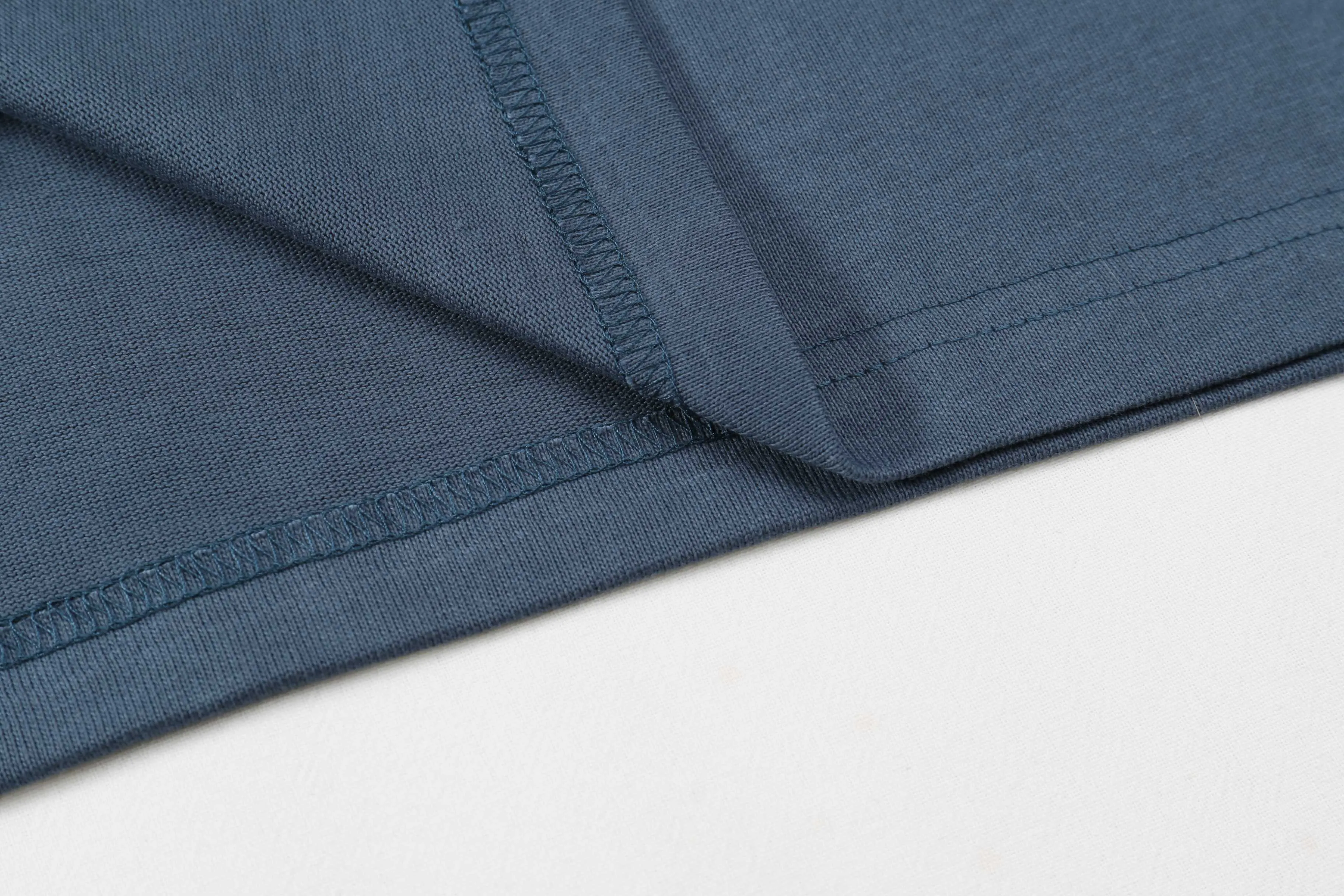 🅿️190 Correct version of high quality Dio* new chapter patch short-sleeved T-shirt. The fabric is made of 32s double yarn cotton plain weave. Matching 21s double yarn horizontal machine woven rib. Hand-made high-temperature pen on the front to mark the letter position. Flat car affixing the seal. The seal is made of water-soluble silk material as the base. Polyester mercerized embroidery thread. Three-dimensional hemming embroidery. SIZE: XS S M L