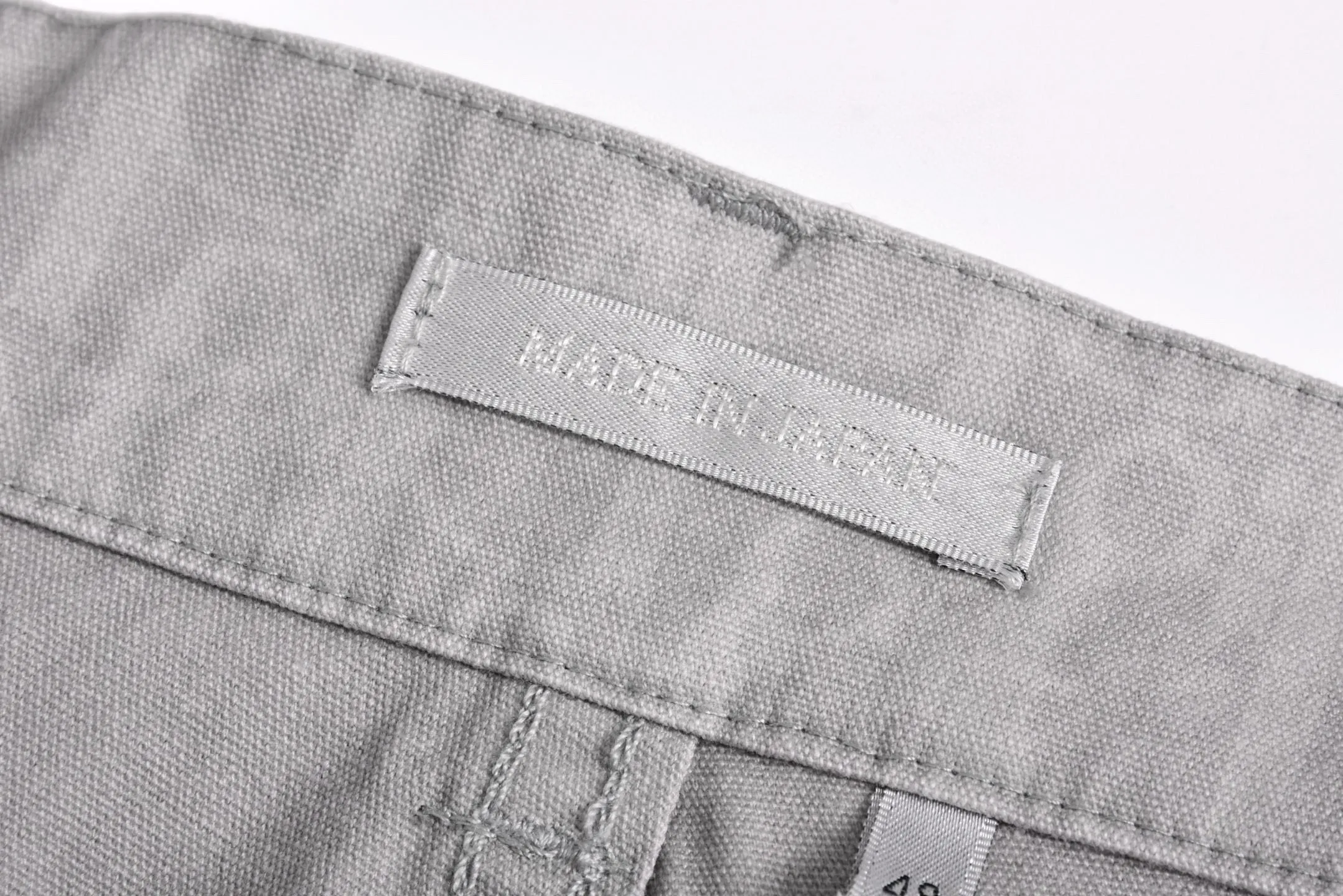 🅿️420 [Exclusive supply] CD 25SS full-print jacquard shorts. Originally purchased for 17,500. The fabric letters are printed using a discharge printing process, which is to turn the original yarn color into white and gray. It is not the so-called printed or jacquard fabric on the market. The fabric texture is thick and stiff, and it is not the soft and light material on the market. Pay attention to the distinction. The fabric characteristics are not easy to wrinkle. The dyeing yarn 100% restores the original color. The placket is designed with an I-shaped button opening and closing, and the aluminum buckle is made exclusively from a mold. It will not rust easily after being stored for a long time after being washed. New genuine leather brand logo embellishment on the back panel. The design of straight-leg overalls focuses on comfort and freedom. The loose cut is wide and stylish, highlighting the slender legs. The three-label accessories are complete, the upper body is casual and versatile, and it is exclusively produced. Size:46-48-50-52