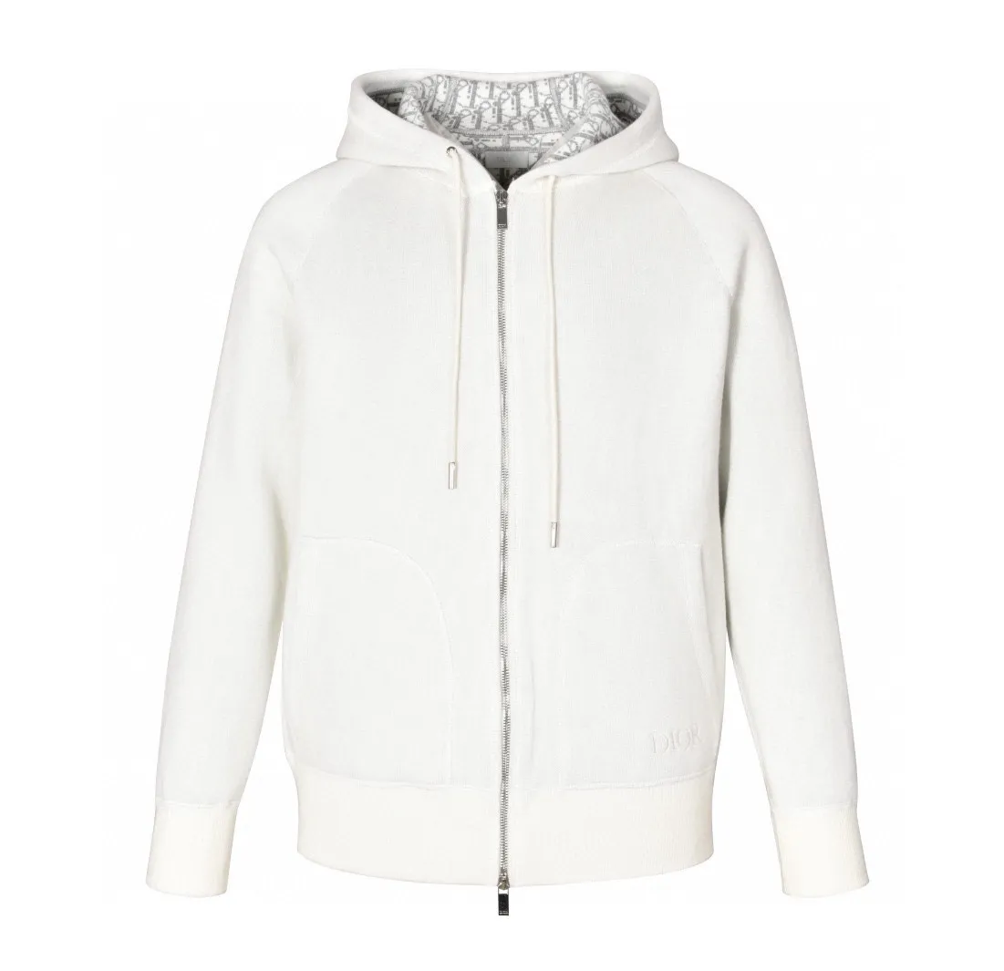 🅿️800 [Exclusive supply] CD 24FW jacquard cashmere knitted hooded sweatshirt (milky white). Originally purchased for 17,500. The fabric is carefully made of milky white cotton and cashmere blended fabric. The composition is 91% cotton + 9% cashmere. It integrates classic high-order charm into a basic item. Small DR embroidery on the front left pocket and Obliqu knitted jacquard all over inside. Custom-woven cotton rib on the board, feels thick and breathable. The hardware and accessories of the whole garment are all custom-made according to the original mold. The drawstring hood is matched with an engraved metal clock. The two-way zipper fastener opens and closes, with a zipper puller engraved with the DR logo. It is sewn with imported special machine overlocking and open stitching. It is the same style for men and women and has a slim fit. size: s-L