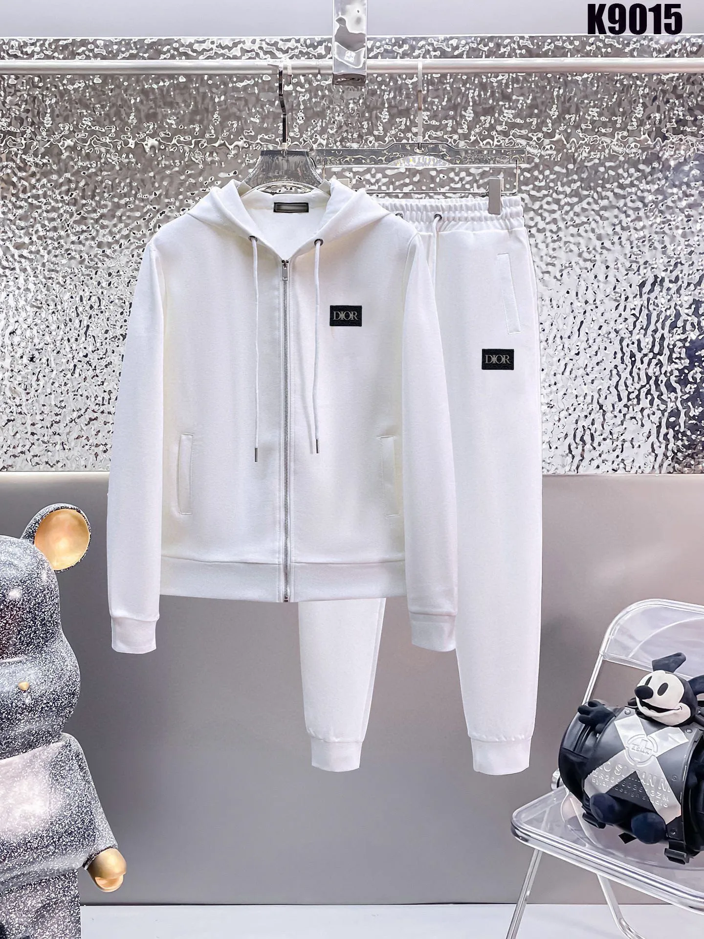 🅿️420 [DIOR Dior] (Fat Man Gospel) hot-selling suit is coming. Focus on the original version of the official website. 2025 new hot-selling cardigan sweater suit. The original order is the best product. 🇭🇰The meticulous work of top designers is dedicated to a fitting and perfect upper body effect. All-natural high-quality Roman cotton 100%, close-fitting comfort, noble and elegant! Original hardware embodies elegance and nobility! Counter size: M-5XL (maximum wear up to 220 pounds)
