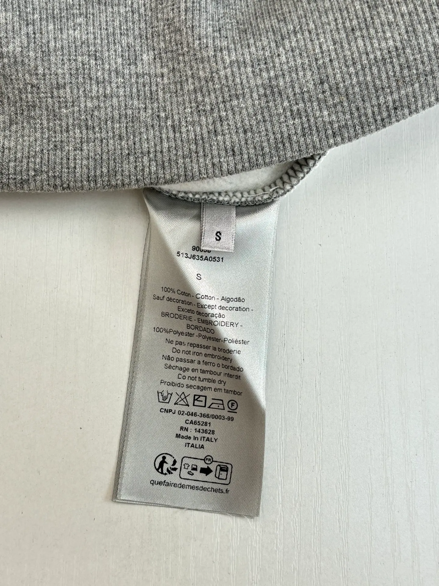🅿️430 Dio*/Dior CD embroidered logo half-zip pullover sweatshirt is made of 380g terry fleece fabric, and the fabric is made of long yarn Pima cotton original customized floral gray. The thread adopts 2*2 double yarn thread, and the thread is made of pure yarn. It can fix the fabric at high temperature and not deform after long-term wear. The embroidery uses internal double-needle embroidery method, and the reverse side is embroidered to create a seam effect.  Size：S/M/L/XL