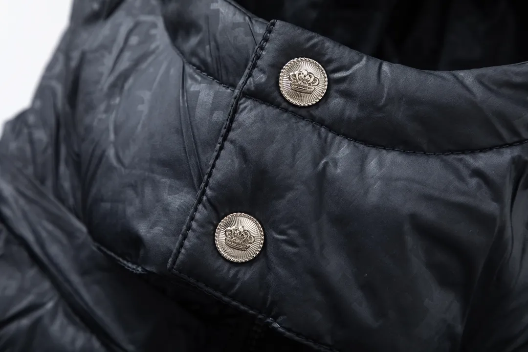 🅿️600 DIOR Dior's new autumn and winter style 🆕down jacket. Original 1:1 customized hardware accessories, all imported and original customization. Welcome to compare at the counter. Absolutely high quality. Made of top 90 white duck down. Super soft, fluffy and plump. Super heavy workmanship. The fabric is well-crafted and has a perfect version. Note⚠The fabric is super comfortable. Exclusive model. Non-market goods. Same sizes for men and women. Size M to XXL