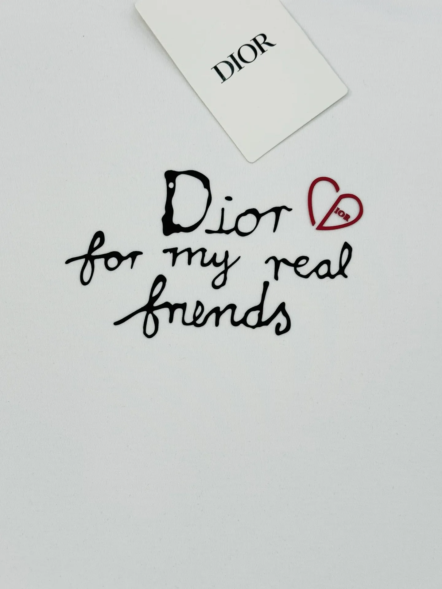 🅿️180 Dior 25s new modal T-shirt. 3D heat transfer design of classic letters on the chest. Brand letters are matched with heart-shaped dior❤️age-reducing and attractive! Simple and advanced. The recognition is quite distinct. It enriches the vision and adds a sense of nobility! Customized high weight 250g modal fabric. Delicate, soft and textured! The comfortable touch experience is self-evident, and the upper body has excellent texture! Color: Black. White. Size: s-xxl