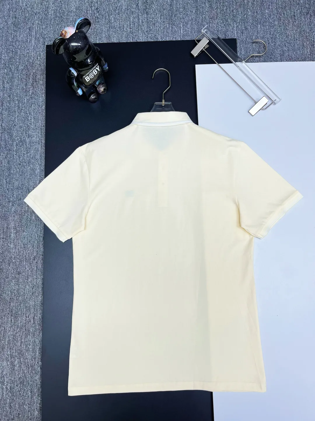 🅿️220 DIOR Dior embroidered new Polo shirt. Original fabric. Official same style. Made of 210 grams of mercerized pique cotton, customized in the same vat. The fabric feels very comfortable and smooth. The version is quite wide and stylish. Produced by a first-line brand factory. Imported Behringer embroidery machine. The embroidery is full and textured. The collar and collar ribs are woven with imported yarn. It will not deform after long-term wear. The latest style for spring and summer. Fashionable and personalized. Super versatile and good-looking. Very suitable for both men and women. A must-have item for everyone. Color: black, white, apricot. Size: M-XXXL