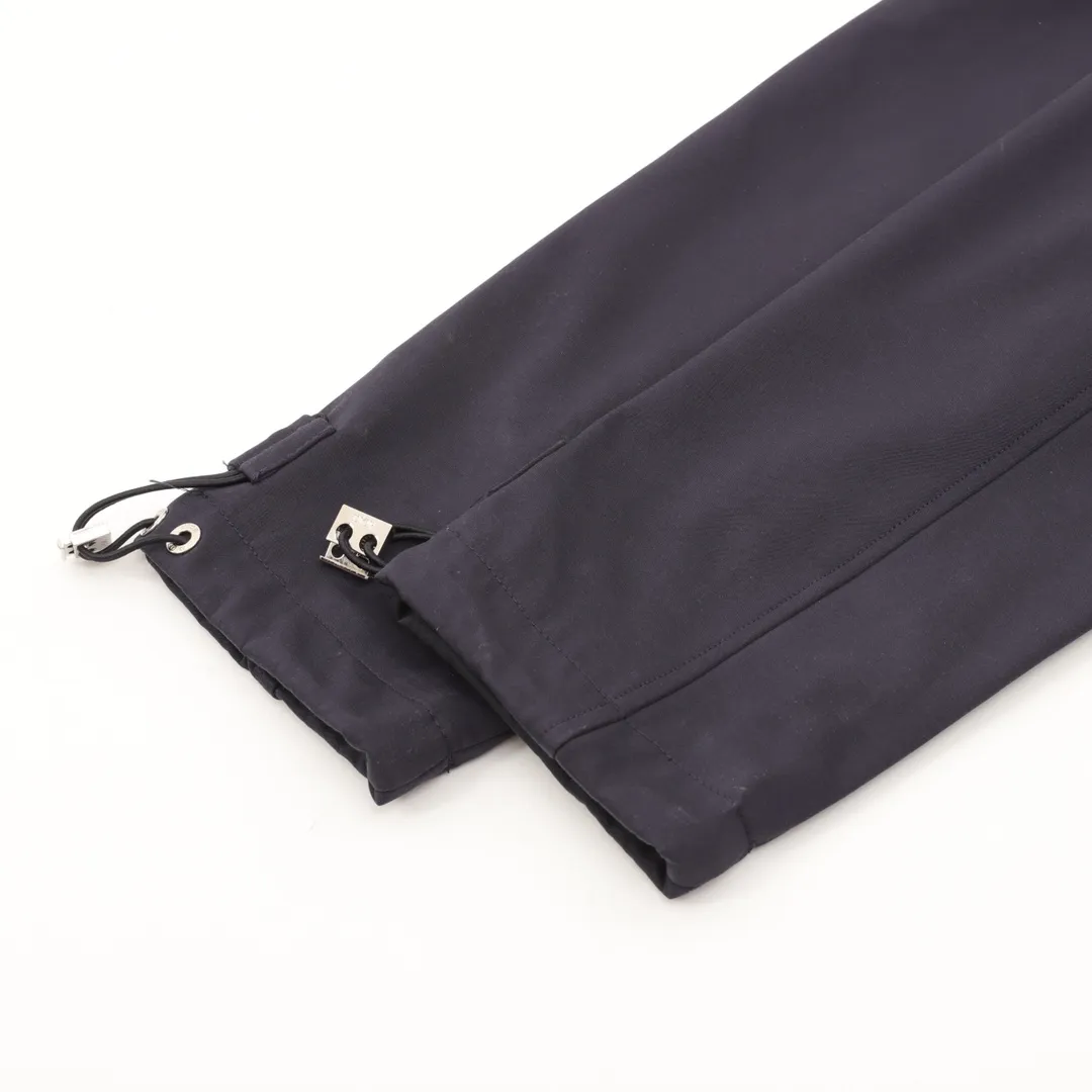 🅿️550 DIOR/Dior patch logo windbreaker jacket is made of imported raw materials, the placket zipper is custom-made in a unified mold, and the rails are machine-pressed with imported environmentally friendly materials. After the lower corner rope is woven, the core dyeing technology is used to achieve the final dyeing effect. After pattern development and pattern making, computer intelligent cutting is used to increase work efficiency while ensuring the integrity of the pattern. The upper body effect is restored consistently! Street-exploding artifact OOTD outfit is amazing. The color is very correct, very eye-catching, simple, clean and extremely fashionable! size：XS-L