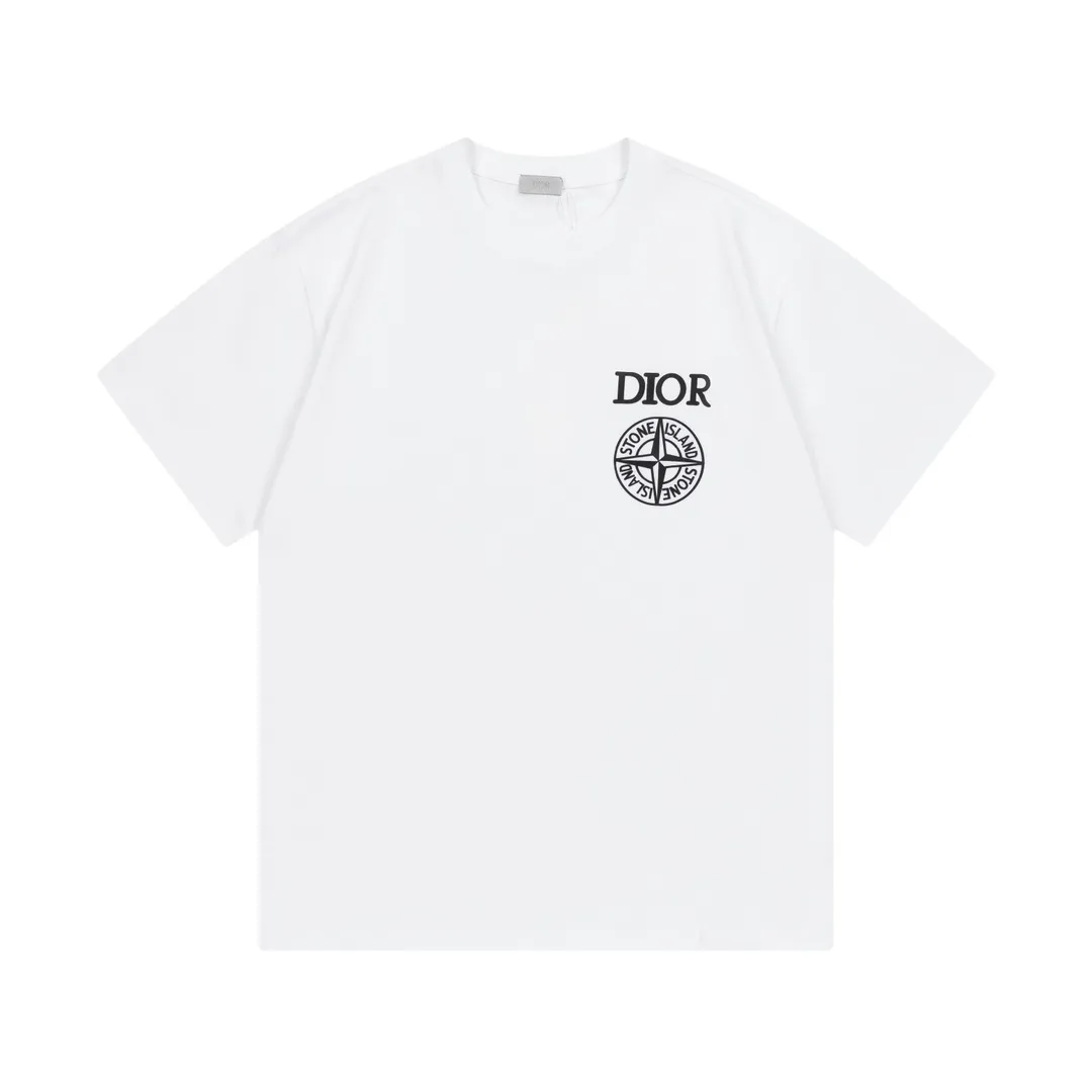 🅿️170 Dior Dior joint stone island series 2025 new three-dimensional silicone letter logo Uniform short-sleeved T-shirt for men and women ·Customized 280 grams of 100% double yarn pure cotton fabric ·Defined dyeing of 32 double-strand threads ·Laser three-dimensional convex glue technology ·Collar label, hangtag, main mark and three labels complete Color: white Size: XS S M L
