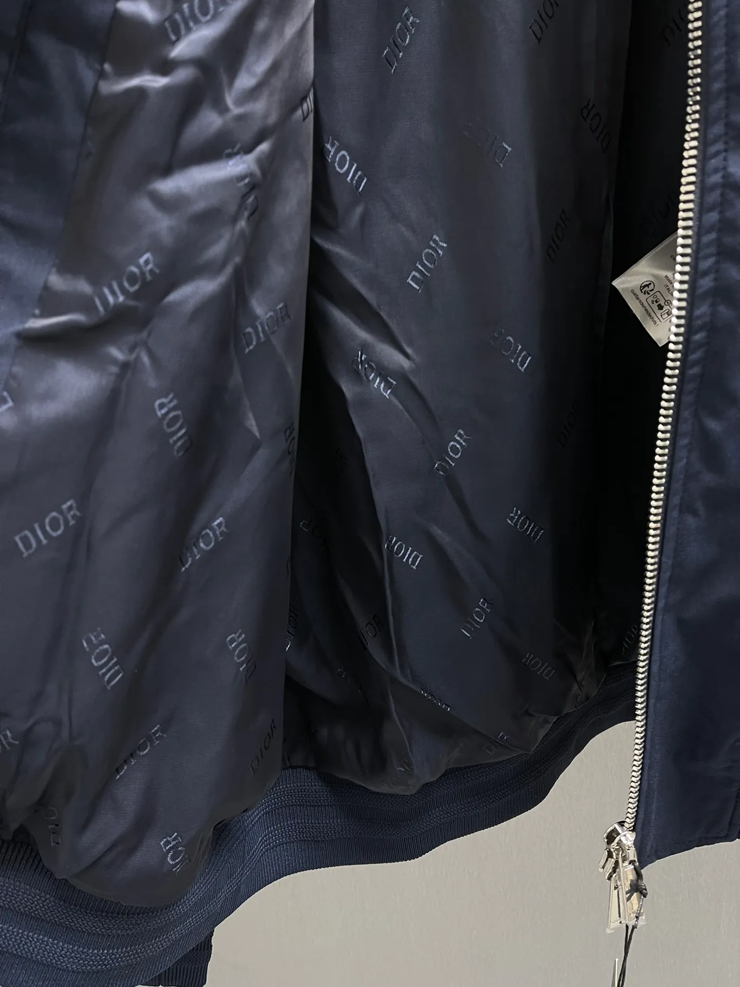 🅿️700 🧧CD Star Embroidered Bomber Jacket SIZE: S-XL This bomber jacket displays the Dior For My Real Friends logo from the DIOR AND HYLTON NEL collaboration. Crafted from navy cotton-blend in a comfortable fit with ribbed trim and welt pockets, it's embroidered with the collection's signature on the front and back. Wear it with a variety of everyday outfits.