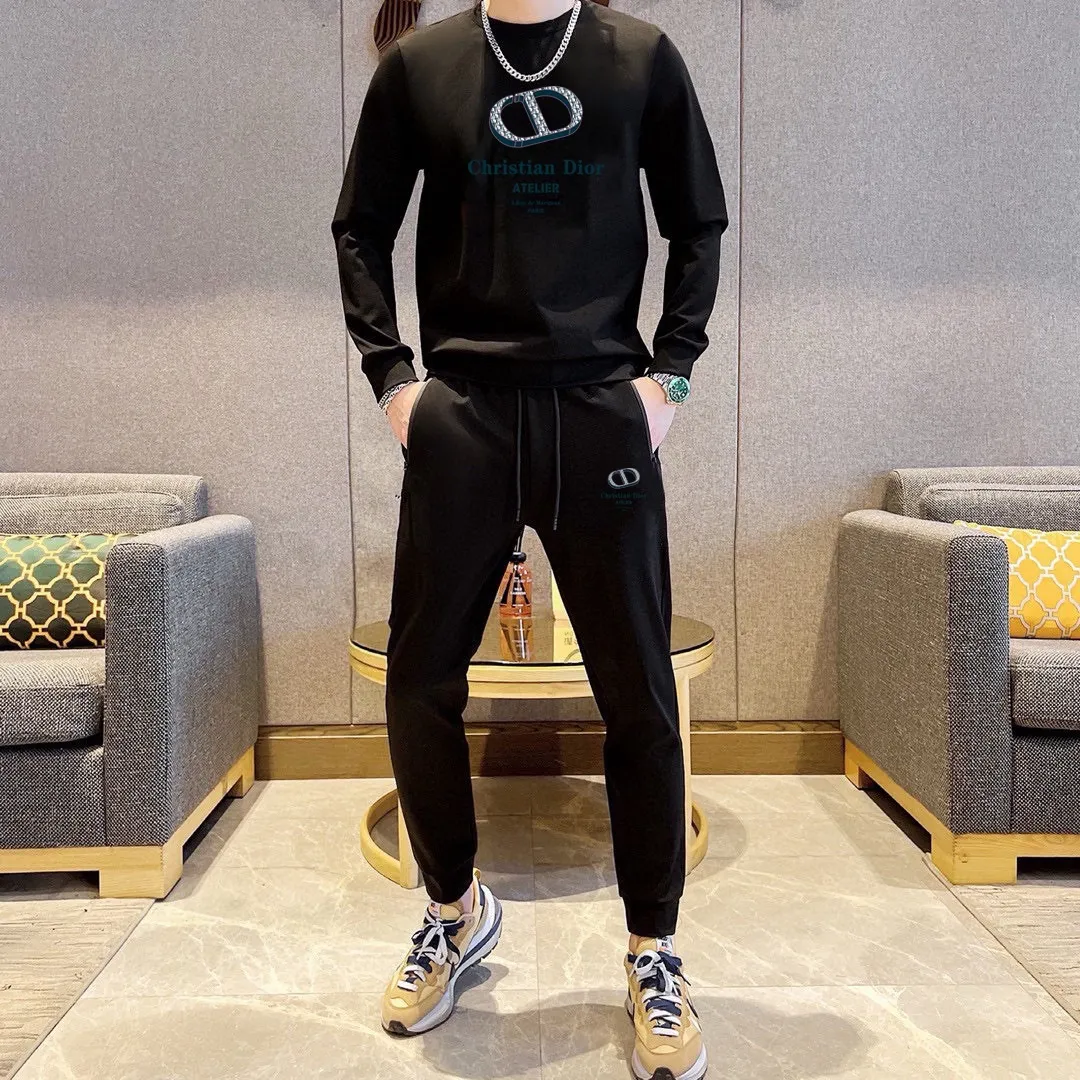🅿️380 [DIOR Dior] (Fat Man Gospel) hot-selling suit is coming. Focus on the original version of the official website. 2025 new hot-selling sweatshirt suit. The original order is the best product. 🇭🇰The meticulous work of top designers is dedicated to a fitting and perfect upper body effect. All-natural high-quality Roman cotton 100%, close-fitting comfort, noble and elegant! Original hardware embodies elegance and nobility! Counter size: M-5XL (maximum wear up to 220 pounds)