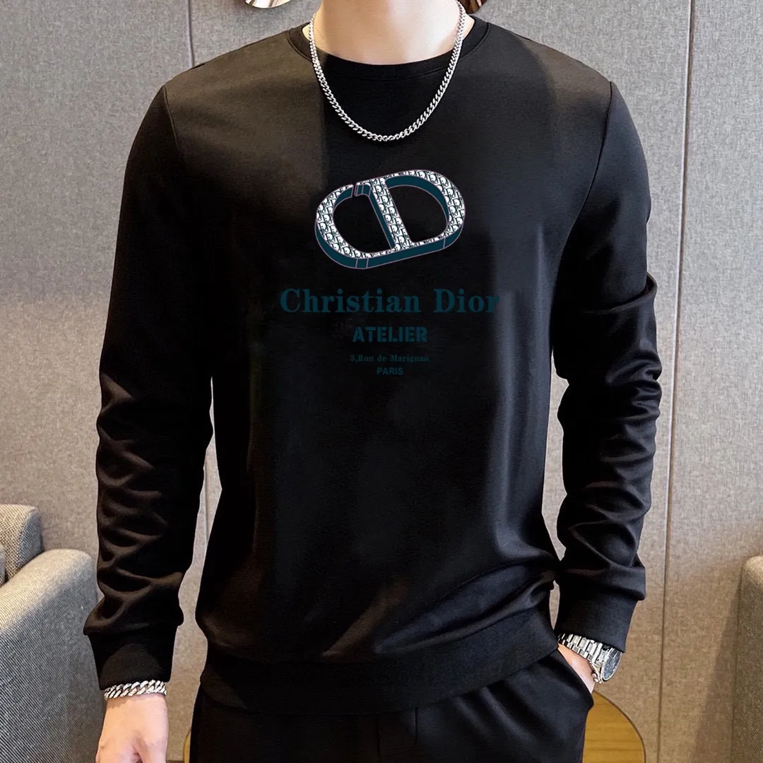 🅿️380 [DIOR Dior] (Fat Man Gospel) hot-selling suit is coming. Focus on the original version of the official website. 2025 new hot-selling sweatshirt suit. The original order is the best product. 🇭🇰The meticulous work of top designers is dedicated to a fitting and perfect upper body effect. All-natural high-quality Roman cotton 100%, close-fitting comfort, noble and elegant! Original hardware embodies elegance and nobility! Counter size: M-5XL (maximum wear up to 220 pounds)