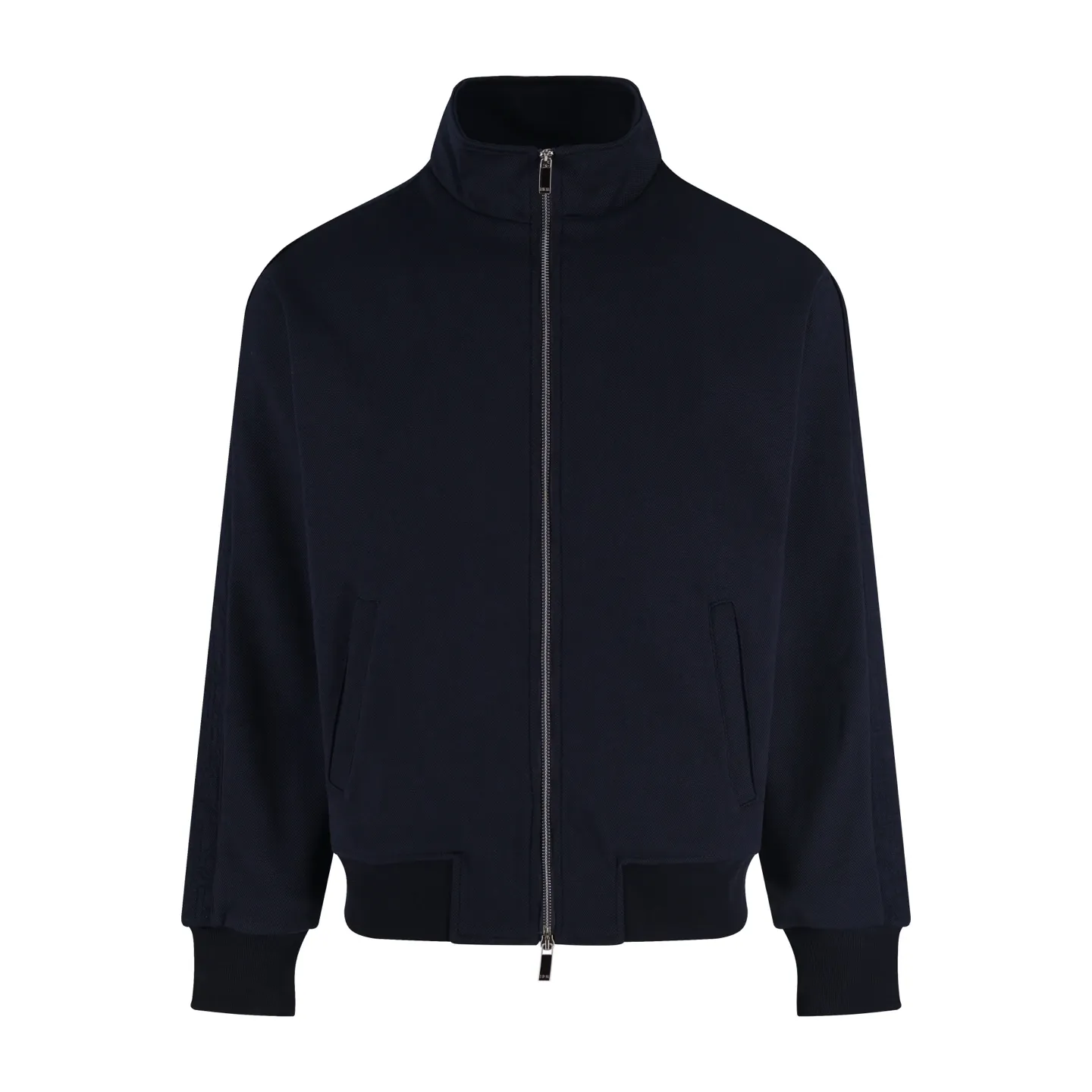 🅿️600 CD Jacquard Web Zipper Stand Collar Jacket. Originally purchased for 23,500. It is made of cotton and technical yarn blend to bring a delicate texture. The sleeves are decorated with Oblique Cotton plain knitted jacquard webbing details, jacquard processing, showing a concave and convex three-dimensional texture, stand-up collar design, windproof and cold protection, placket with high-quality European lettering alloy two-way zipper closure, elastic elastic cuffs hem design, three-label accessories are complete. This sports jacket has been reinterpreted and can be paired with a series of trousers. It can be worn for both daily travel and leisure time, and can be easily worn by both men and women.