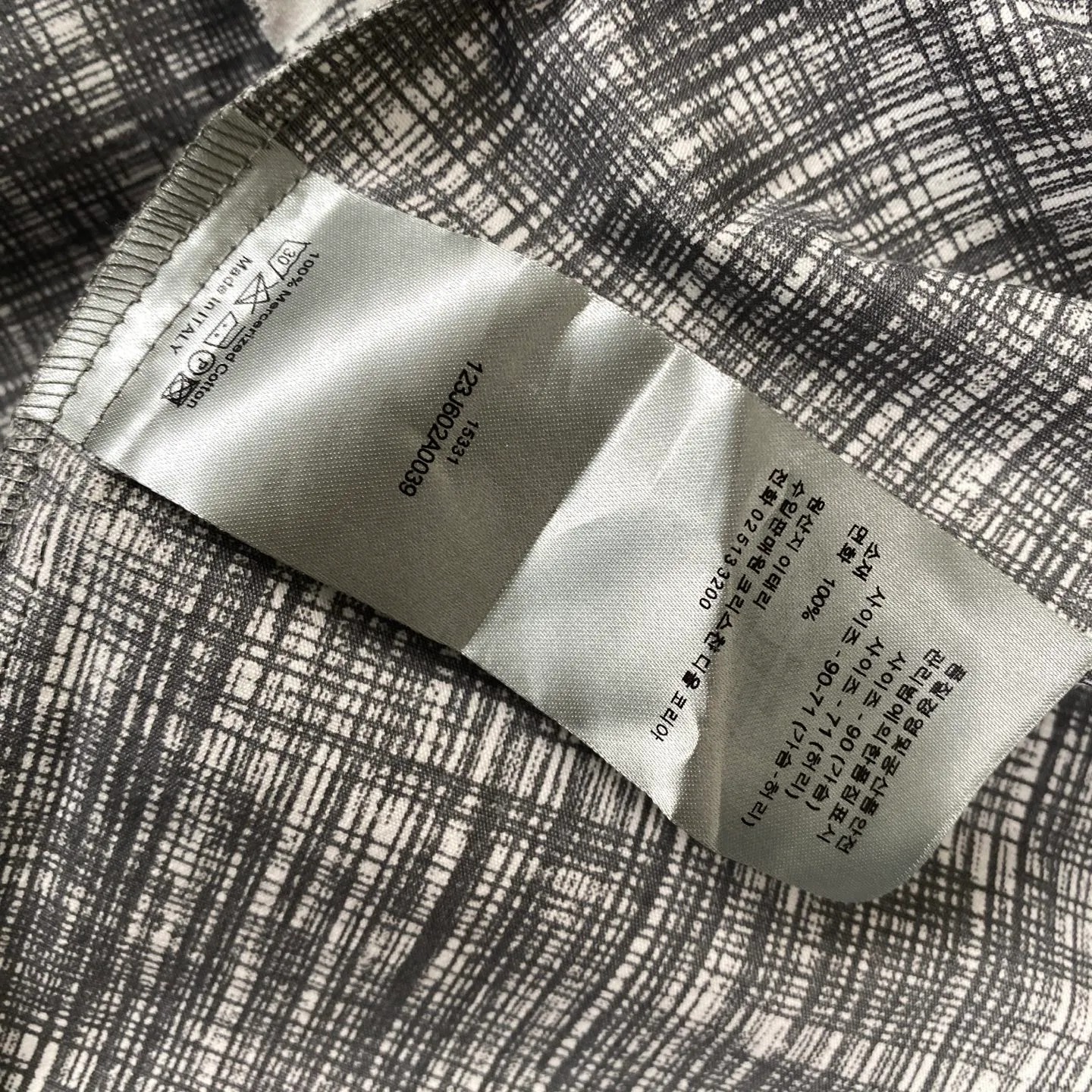 🅿️260 high version Dior/Dior limited edition full-print horseshoe print jacquard casual shirt jacket - purchased from the original mold and made with a full set of customized accessories, details determine success or failure.  - Size: M L The entire logo is very smooth and simple. The D letter is perfectly coordinated with every detail in the design. Use the letter D perfectly. The design of all luxury goods is very demanding in the pursuit of details. The combination of the letter D and O in the Dior logo design is a very interesting example. The echo of a semicircle and an ellipse forms a perfect arc - Dior (full name: Christian Dior) is a multinational luxury brand originating from France, synonymous with dazzling haute couture. It was founded in 1946 by French fashion designer Christian Dior and is headquartered in Paris. Mainly engaged in high-end consumer goods such as fashion, jewelry, perfume, cosmetics, children's clothing - Customized all-over printed jacquard fabrics - Customized engraved LOGO buttons - Customized Dior