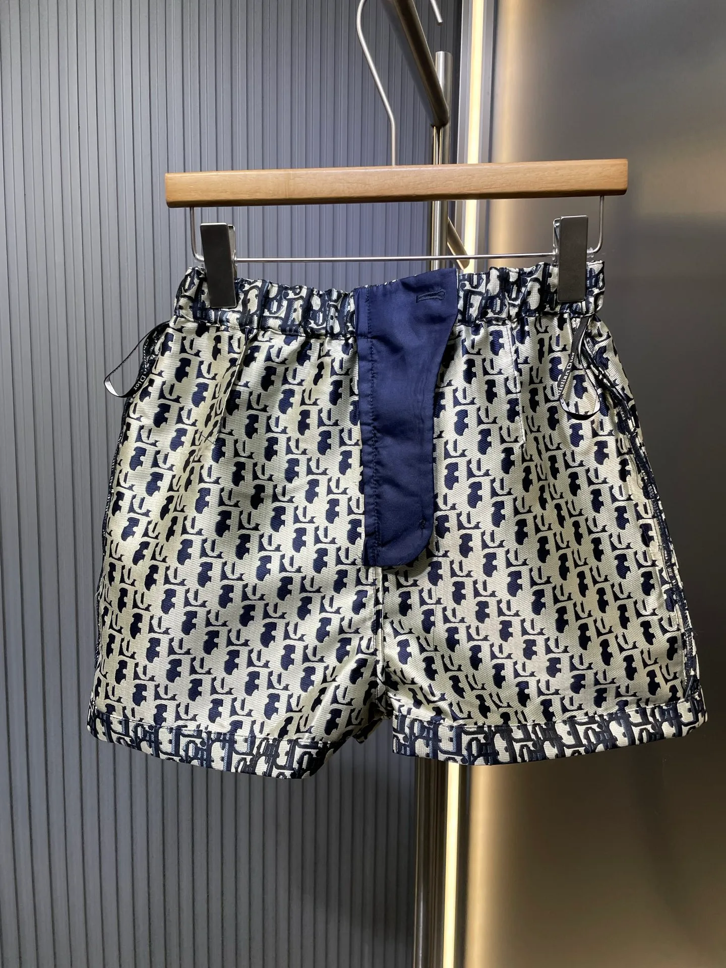 🅿️360 DIO* 🌟【Top Replica】Vacation series culottes with fabric panels and versatile culottes with a high-end and fashionable silhouette. The three-dimensional cut is very wide and the upper body is slimming. A must-have item for fair and beautiful women! Elongates the leg lines. A must-have item for presbyopia. It’s really easy to wear. Super versatile. Size: SML