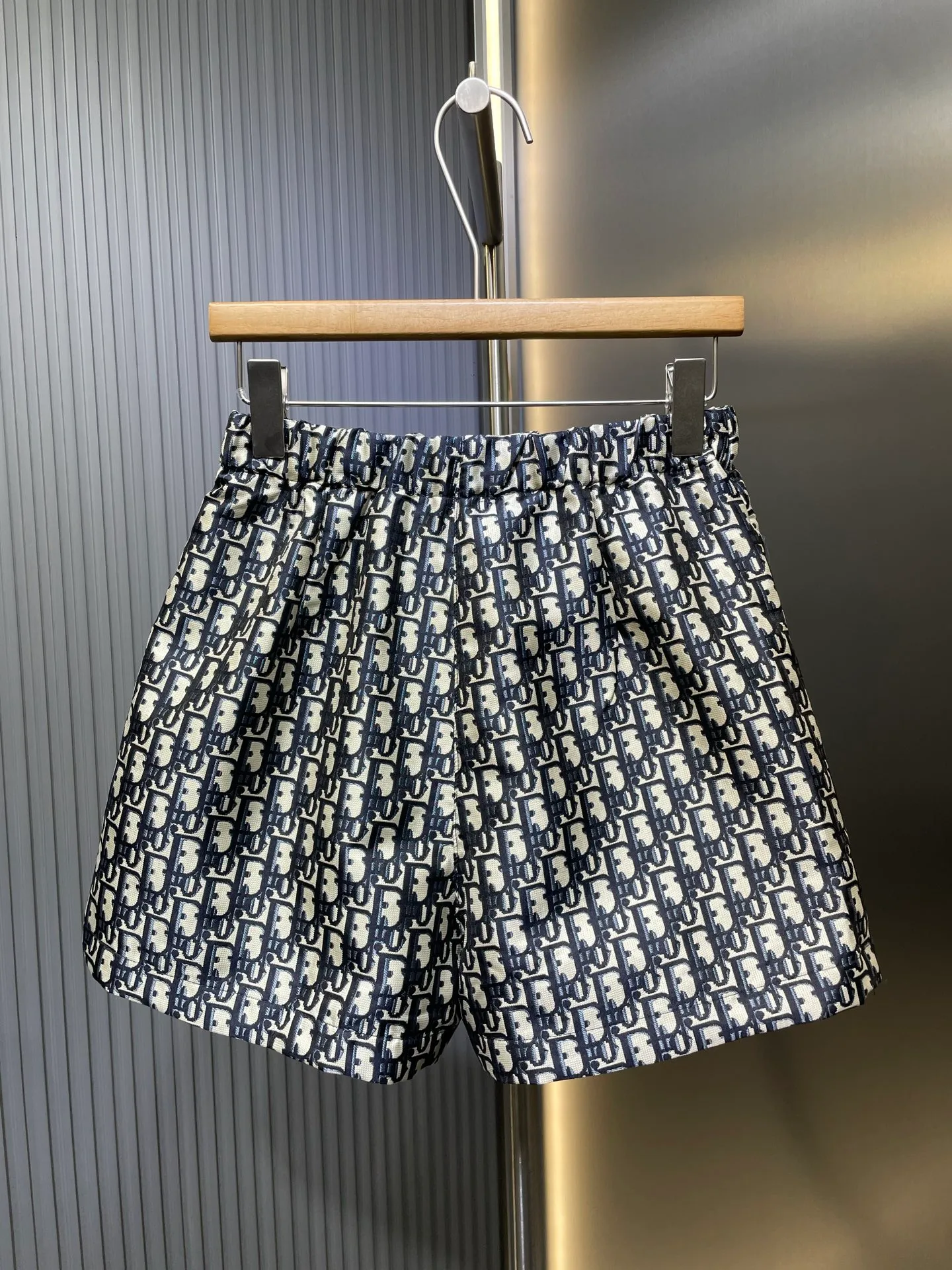 🅿️360 DIO* 🌟【Top Replica】Vacation series culottes with fabric panels and versatile culottes with a high-end and fashionable silhouette. The three-dimensional cut is very wide and the upper body is slimming. A must-have item for fair and beautiful women! Elongates the leg lines. A must-have item for presbyopia. It’s really easy to wear. Super versatile. Size: SML