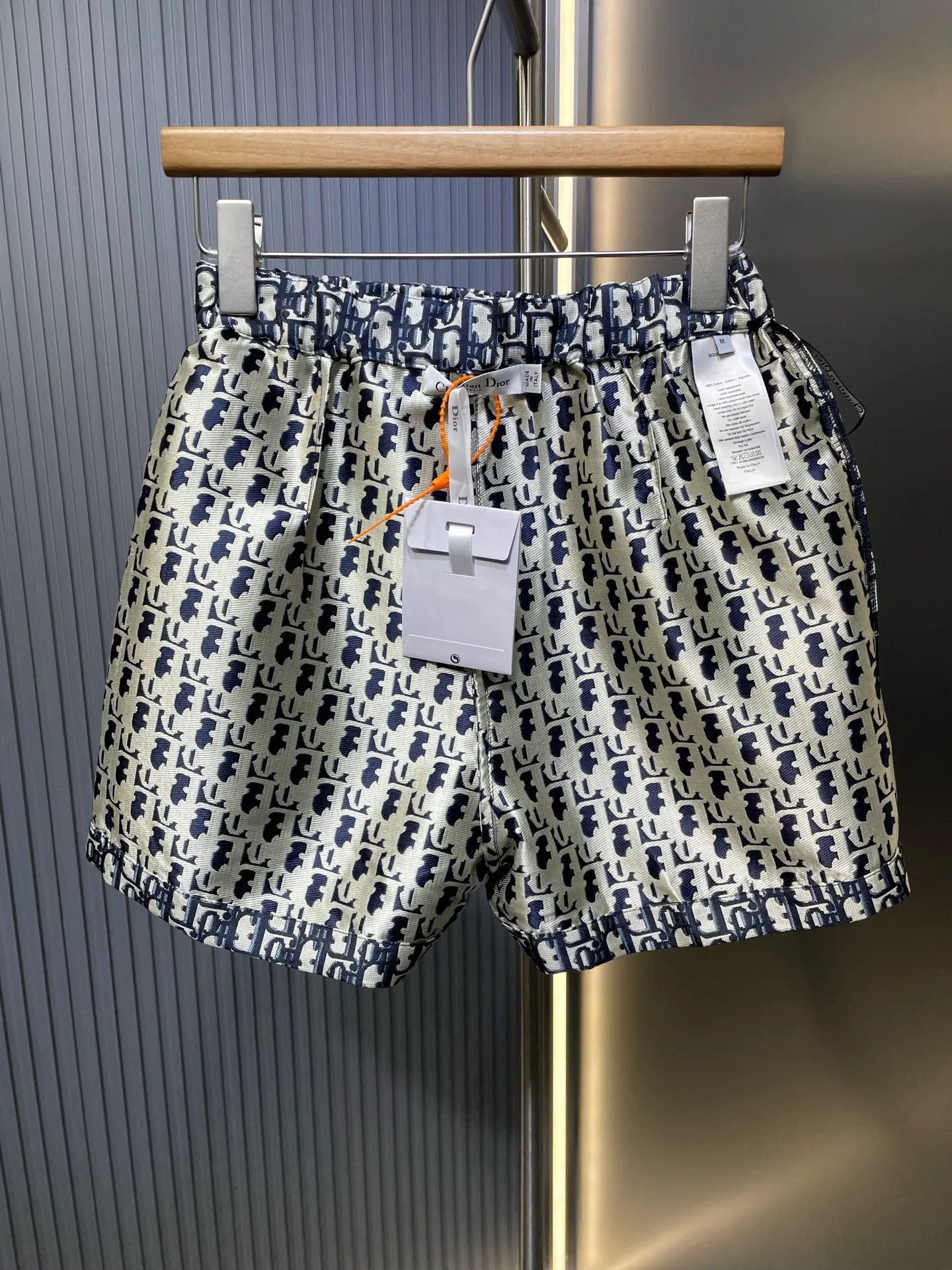 🅿️360 DIO* 🌟【Top Replica】Vacation series culottes with fabric panels and versatile culottes with a high-end and fashionable silhouette. The three-dimensional cut is very wide and the upper body is slimming. A must-have item for fair and beautiful women! Elongates the leg lines. A must-have item for presbyopia. It’s really easy to wear. Super versatile. Size: SML