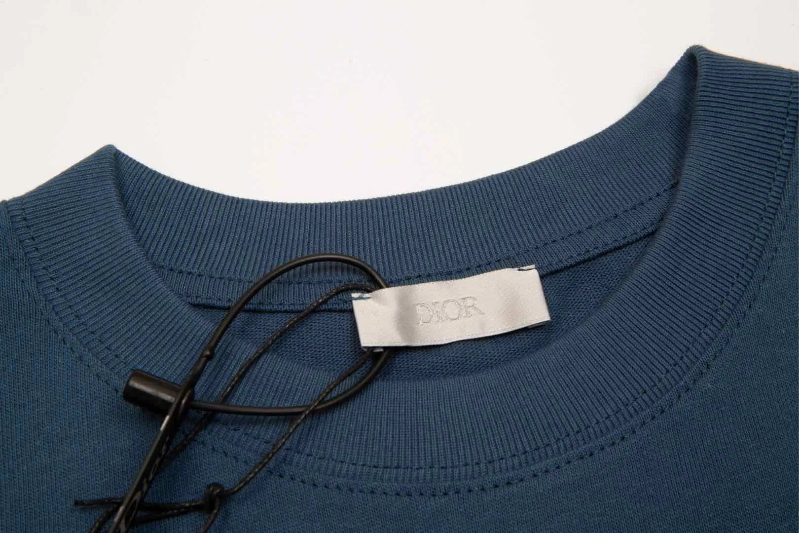🅿️180 High-quality DIOR/Dior new series logo three-dimensional embroidered short-sleeved T-shirt, pure cotton double yarn fabric, using high-density thread embroidery, loose version, full set of accessories, soft and thick fabric, complete with three standards, same size for men and women. Size xs s m l