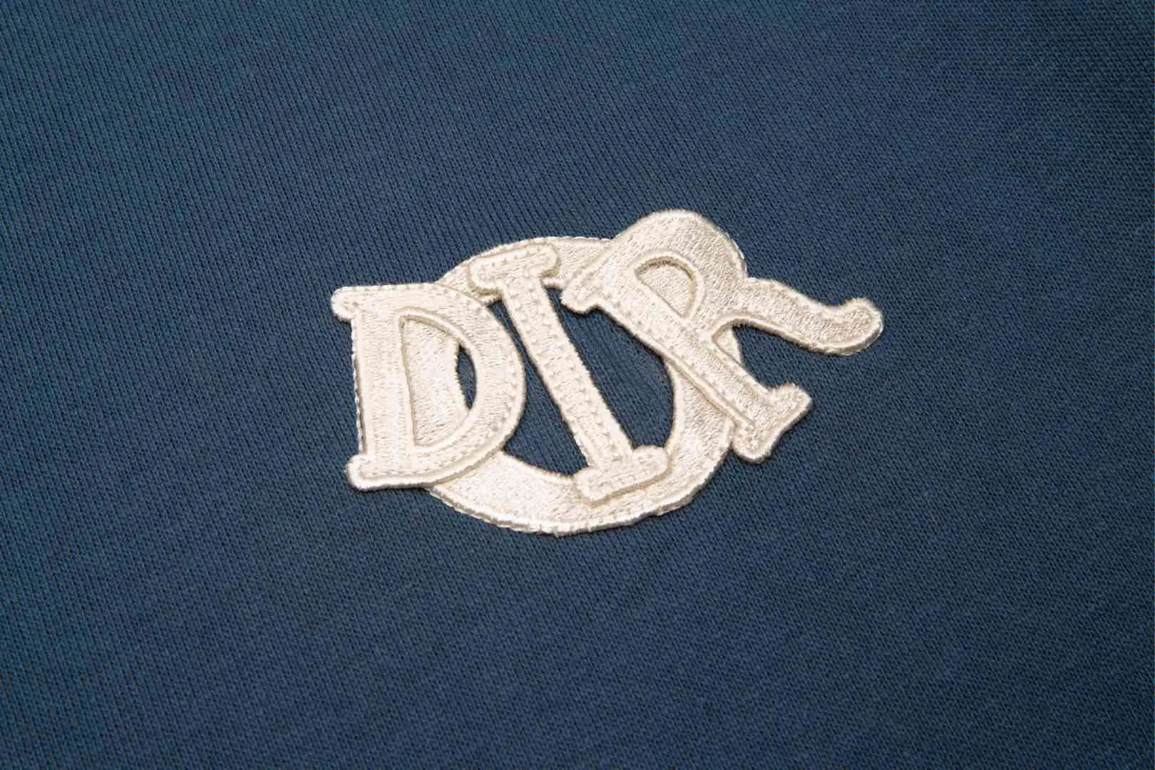 🅿️180 High-quality DIOR/Dior new series logo three-dimensional embroidered short-sleeved T-shirt, pure cotton double yarn fabric, using high-density thread embroidery, loose version, full set of accessories, soft and thick fabric, complete with three standards, same size for men and women. Size xs s m l