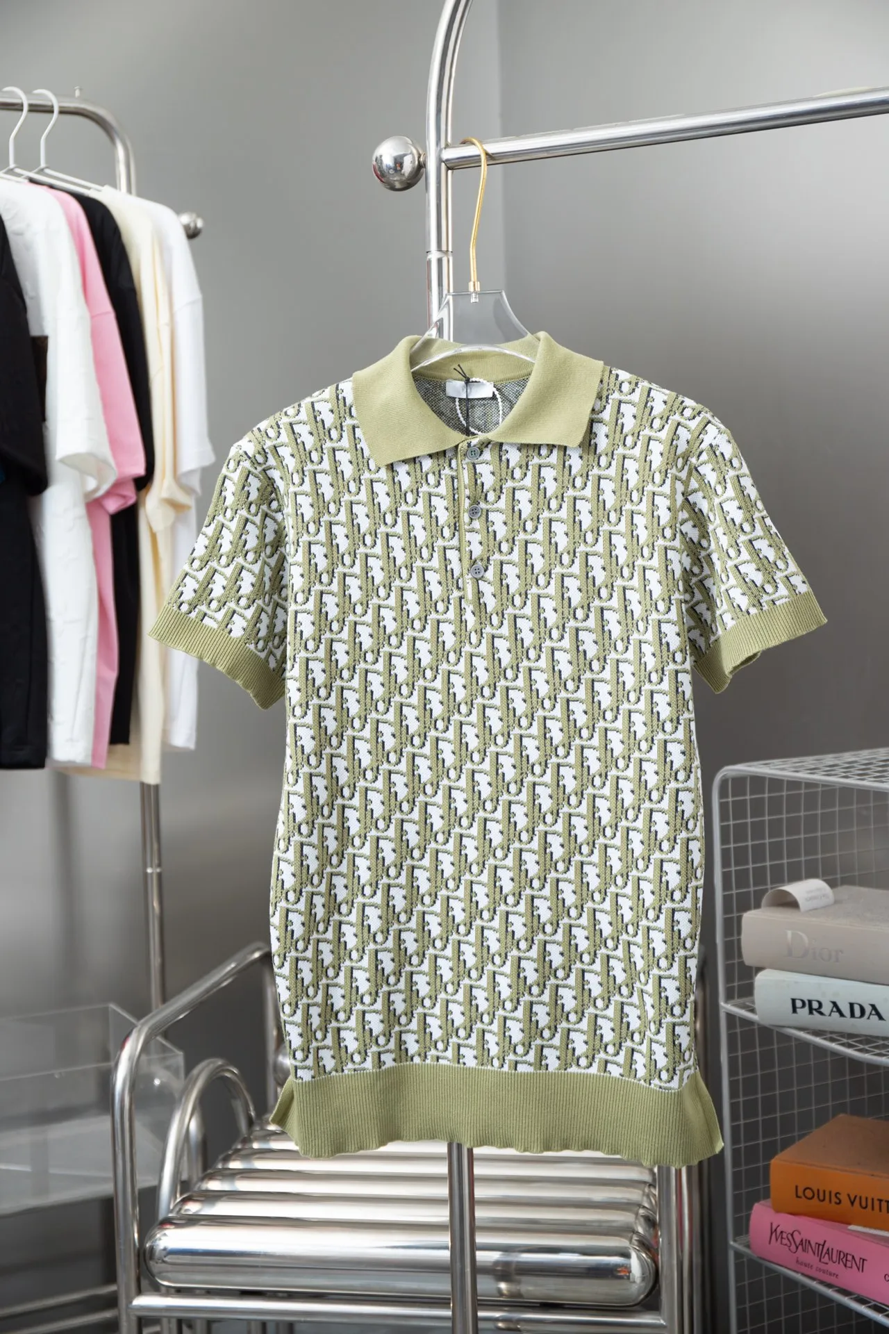 🅿️230 High quality 𝐷‍𝑜*25 new arrivals in early spring. Woolen T-shirt with three-dimensional logo all over. Slim fit, made of 100% cotton yarn🧵. The texture and skin-friendly feeling are excellent. The density is very high. It is a must-have summer item for everyone. S M L XL