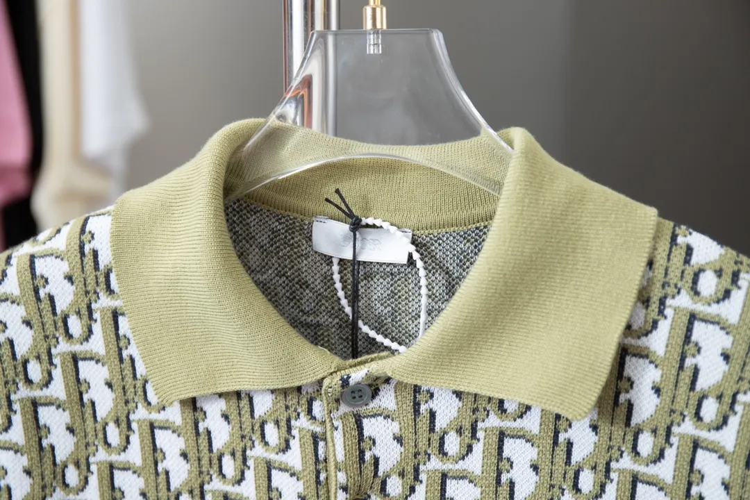 🅿️230 High quality 𝐷‍𝑜*25 new arrivals in early spring. Woolen T-shirt with three-dimensional logo all over. Slim fit, made of 100% cotton yarn🧵. The texture and skin-friendly feeling are excellent. The density is very high. It is a must-have summer item for everyone. S M L XL