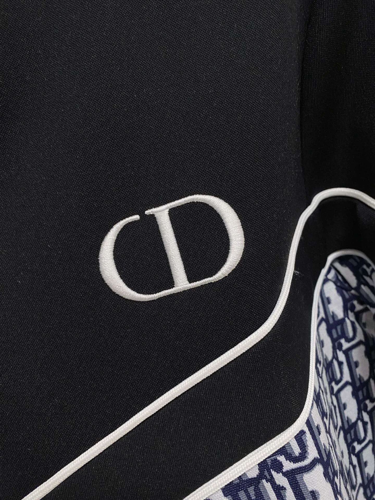 🅿️720 [DIOR Dior] Hot-selling suit is coming. Focus on the original version of the official website. 2025 new hot-selling cardigan and sweatshirt suit. The original order is the best 🇭🇰. It is the meticulous work of top designers for a fitting and perfect upper body effect. All-natural high-quality Tencel Roman cotton 100%, close-fitting comfort, noble and elegant! Original hardware embodies elegance and nobility! Counter size: M-3XL (maximum wear up to 190 pounds)