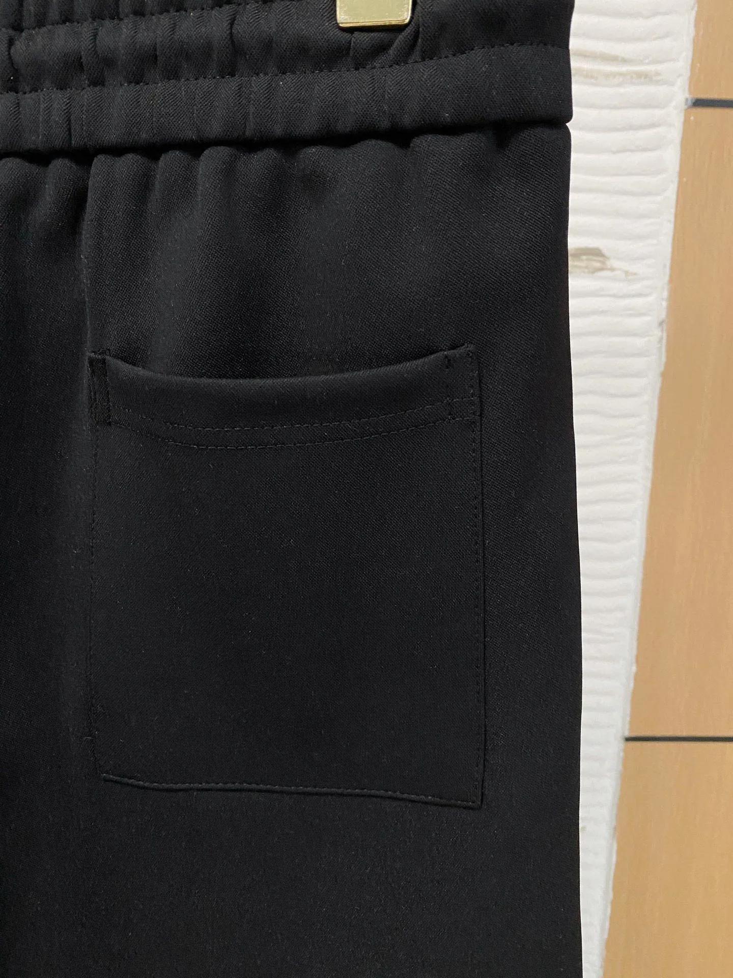 🅿️720 [DIOR Dior] Hot-selling suit is coming. Focus on the original version of the official website. 2025 new hot-selling cardigan and sweatshirt suit. The original order is the best 🇭🇰. It is the meticulous work of top designers for a fitting and perfect upper body effect. All-natural high-quality Tencel Roman cotton 100%, close-fitting comfort, noble and elegant! Original hardware embodies elegance and nobility! Counter size: M-3XL (maximum wear up to 190 pounds)