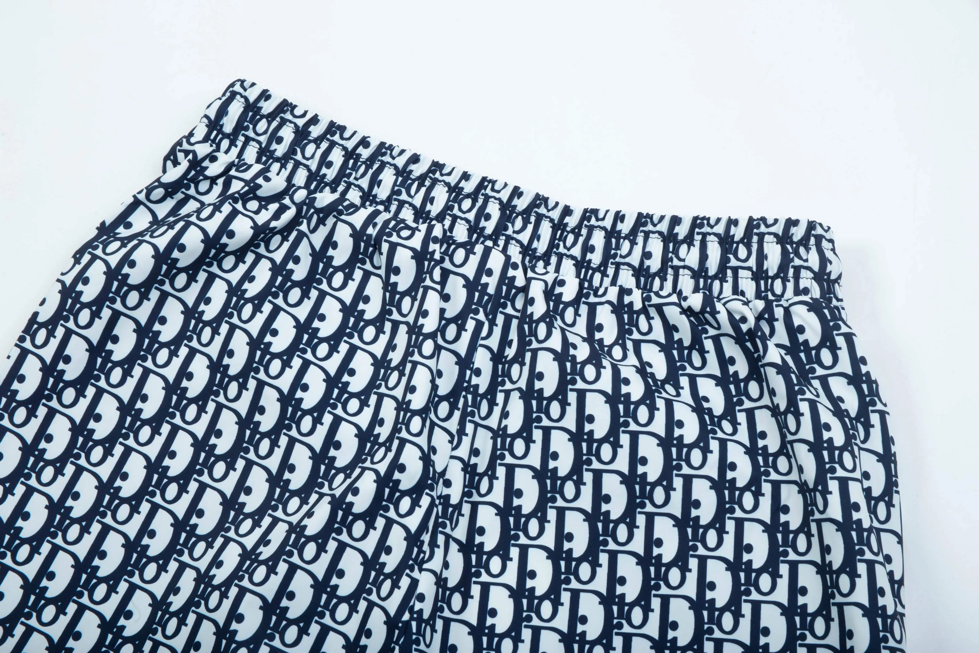 🅿️160 2025 DiOR Dior's new quick-drying beach shorts, customized fabrics, with presbyopic craftsmanship and logo printed all over. The version is tight and three-dimensional, with straight stripe splicing. The customized trouser cord hardware has strong texture and smoothness. The upper body is comfortable and breathable. It has a concave and convex three-dimensional feel. It is fashionable and casual. Color: apricot blue. Size: M-4XL