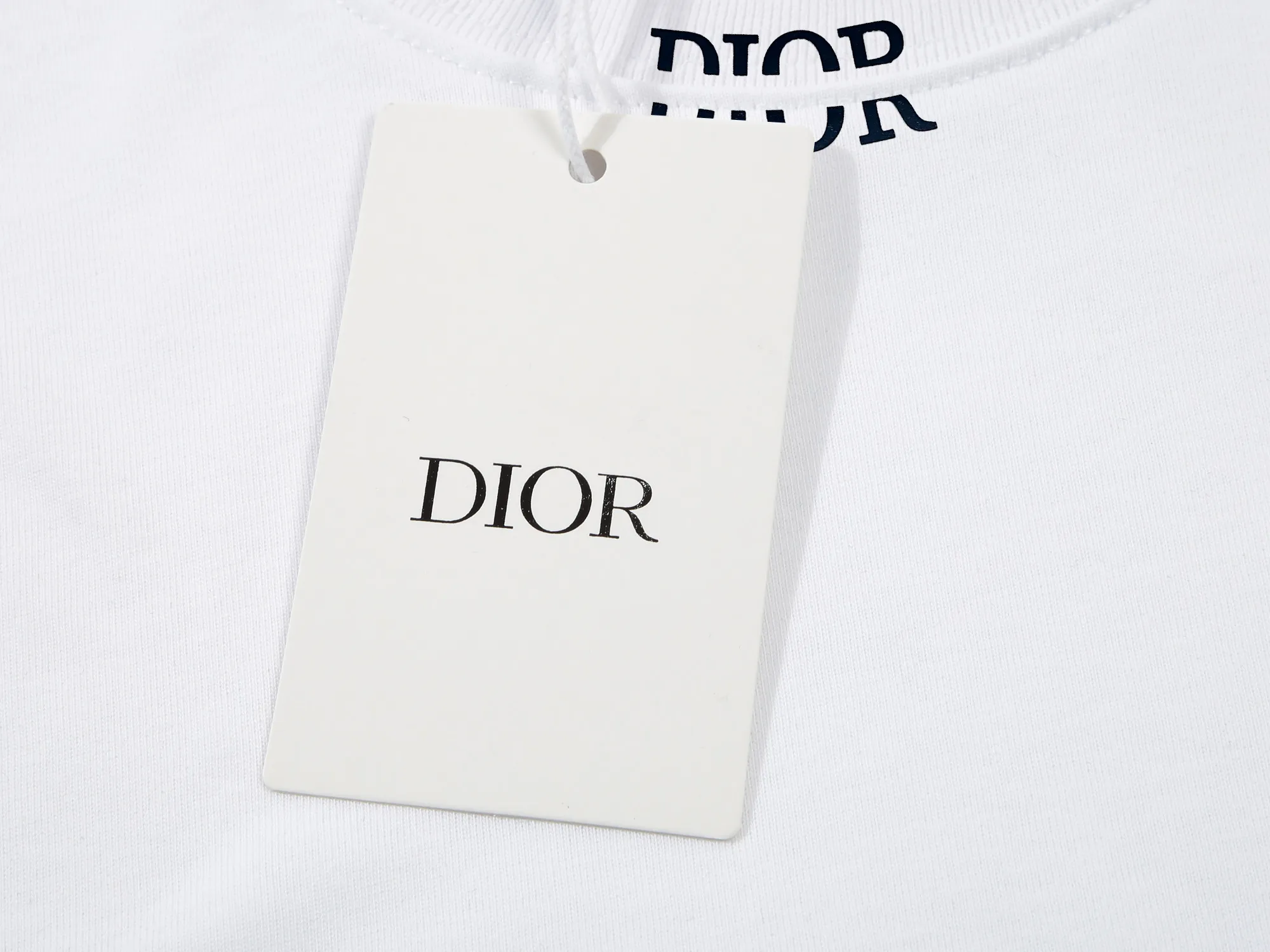 🅿️160 DIOR printed letters‼ ️Short-sleeved T-shirt® *Customized 280g cotton fabric, the fabric is soft, skin-friendly and comfortable *Laminated letter logo on the front *A very simple and elegant one that is unparalleled in terms of upper body comfort, interpreting your luxury and taste, and creating your fashionable charm. ⚠️Washing method: It is recommended to dry clean or wrap the reverse side in a laundry bag and machine wash it quickly in cold water and let it dry naturally! ⚠️ Unisex style 𝐂𝐎𝐋𝐎𝐔𝐑: White Black 𝐒𝐈𝐙𝐄: S-XL