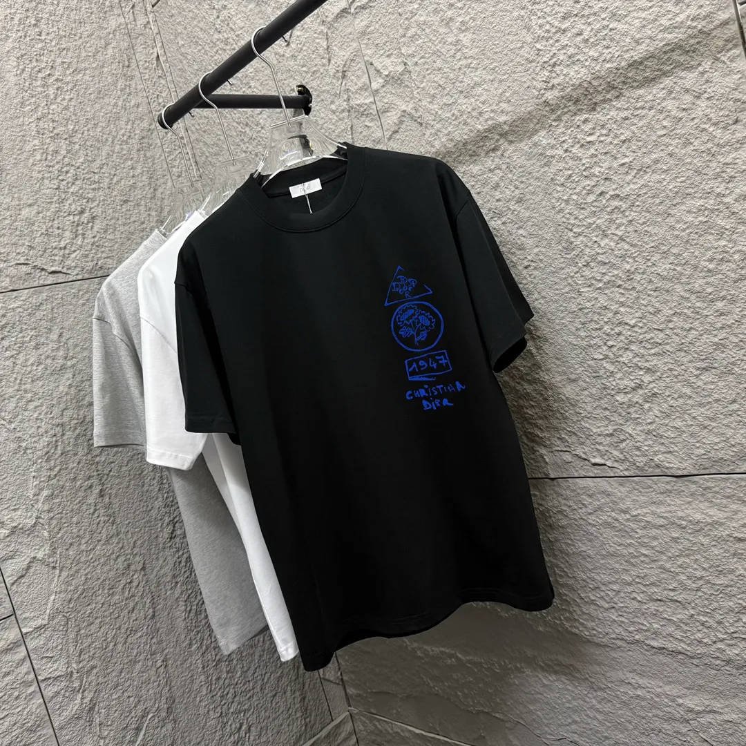 🅿️180 Dio*Dior* 2025 Spring and Summer Style Blue letters printed personalized logo Customized double yarn plain cotton fabric Short-sleeved T-shirt Uniform for men and women Color: White Black Light Blue Size: S (90-130 catties) M (120-150 catties) L (140-165 catties) XL (160-180 catties) XXL (180-210 pounds)