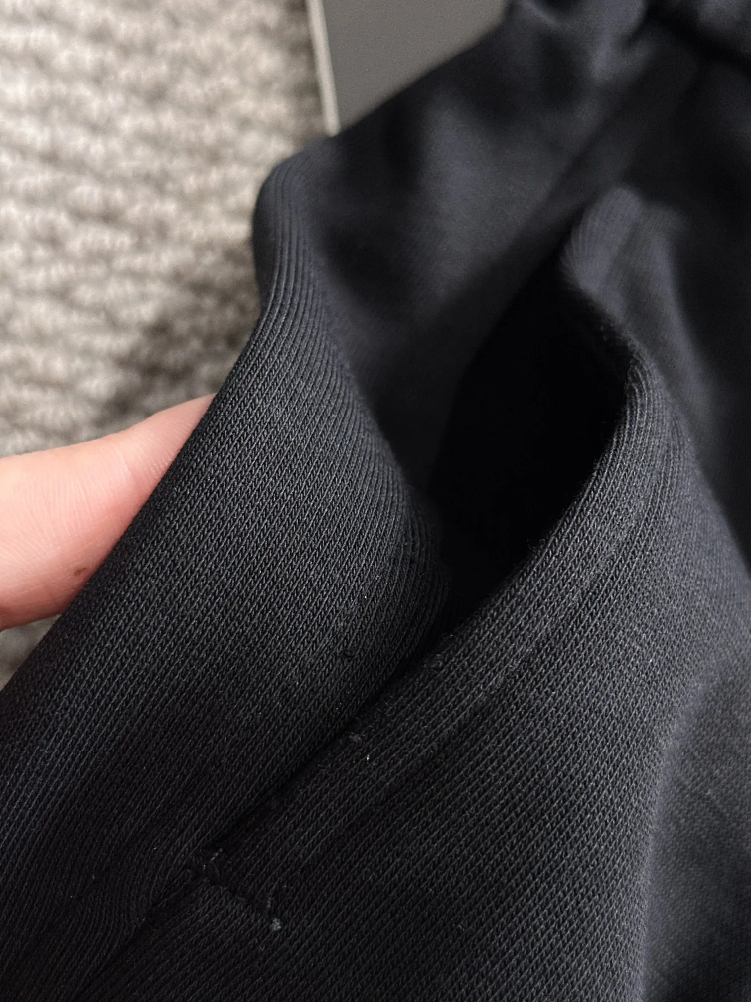 🅿️330 shipped next day. High-quality DIOR Dior 2025 spring and summer new high-definition elastic band casual solid color loose shorts. Made with machines imported from Italy. The hem of the trousers is stitched with two needles. The stitching is fine and firm. The fabric is customized at the counter. It has high breathability and comfort. The details are impeccable. The design concept of brand elements reflects high quality. It feels delicate and soft! It presents a casual cut and the upper body shape is great! Size: M-3XL