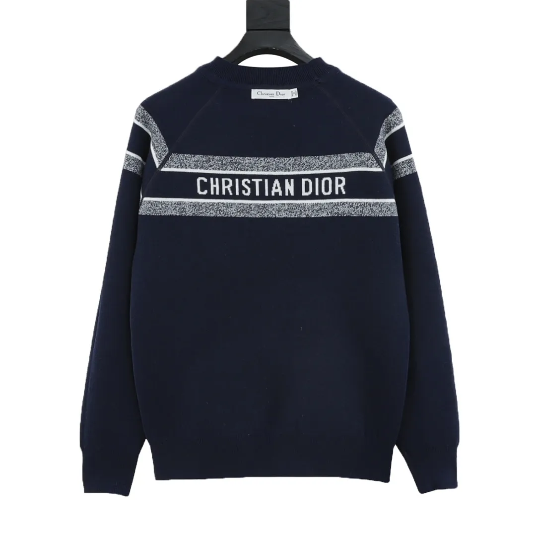 🅿️680 DIOR/Dior Oblique old flower jacquard knitted cashmere double-sided crew neck sweater A super thick sweater, with a solid color logo spliced on one side and classic presbyopia on the other. The material is imported cashmere + wool blended. It has been washed and softened to size. It feels great. The yarn color is dyed from the original version. After customizing the yarn, it is all twisted and then spliced to achieve the twist and stiffness of the original version. The fabric pieces are sewn by hand, the bags are hand-picked, and then washed with water. Agent reinforcement, 7-needle jacquard craft yarn is clear and textured, imported machine knitting pieces are very time-consuming for this garment, the stitching is artificial discs, hand-picked, the machined zipper bottom patch is a 14-needle knitted four-flat patch, the washing water uses imported washing water raw materials, the ready-to-wear has a lazy and casual feel, looks high-end, the whole dress is made of very heavy and solid materials, the blended cashmere has a very good thermal insulation effect, and three standards for customized accessories! Size：S-L