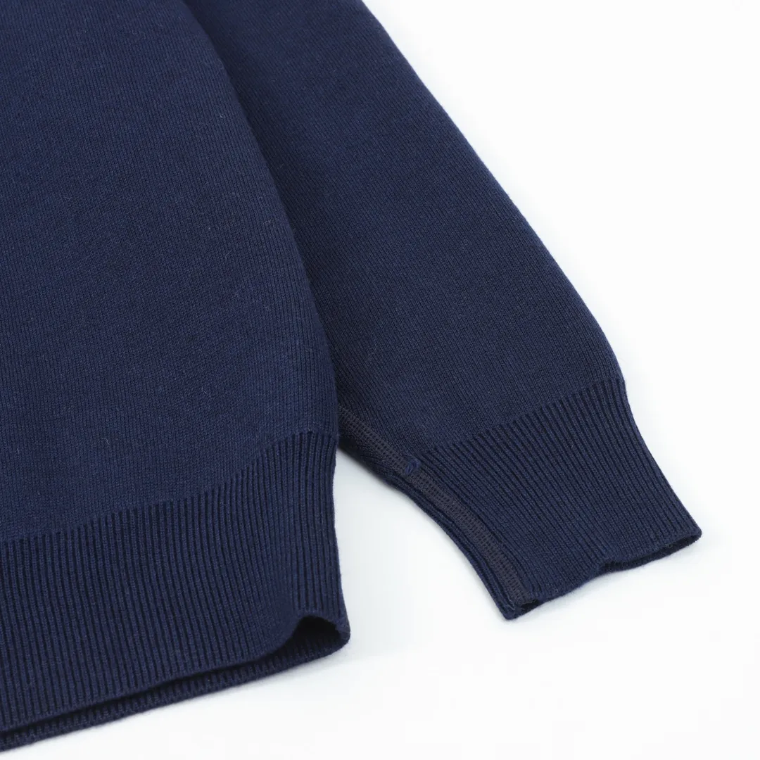 🅿️680 DIOR/Dior Oblique old flower jacquard knitted cashmere double-sided crew neck sweater A super thick sweater, with a solid color logo spliced on one side and classic presbyopia on the other. The material is imported cashmere + wool blended. It has been washed and softened to size. It feels great. The yarn color is dyed from the original version. After customizing the yarn, it is all twisted and then spliced to achieve the twist and stiffness of the original version. The fabric pieces are sewn by hand, the bags are hand-picked, and then washed with water. Agent reinforcement, 7-needle jacquard craft yarn is clear and textured, imported machine knitting pieces are very time-consuming for this garment, the stitching is artificial discs, hand-picked, the machined zipper bottom patch is a 14-needle knitted four-flat patch, the washing water uses imported washing water raw materials, the ready-to-wear has a lazy and casual feel, looks high-end, the whole dress is made of very heavy and solid materials, the blended cashmere has a very good thermal insulation effect, and three standards for customized accessories! Size：S-L